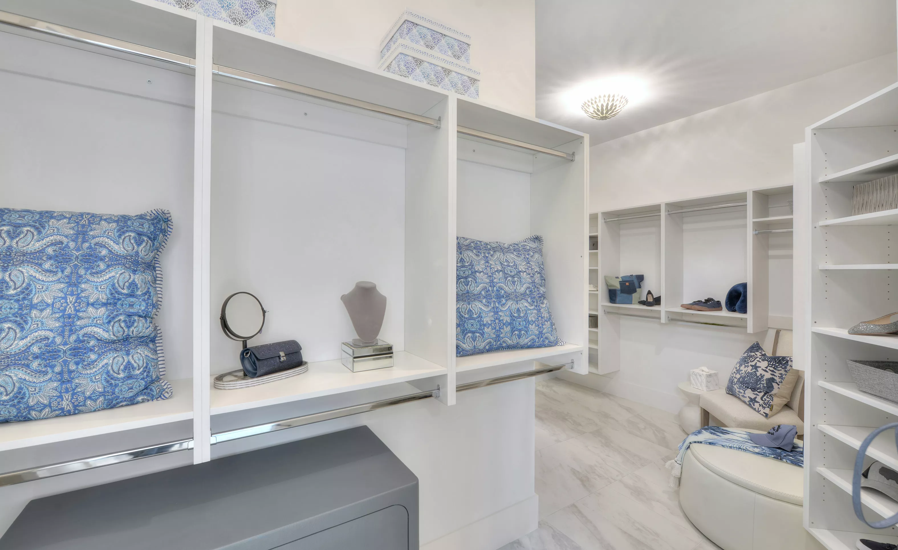 Vista Costera - Master Closet