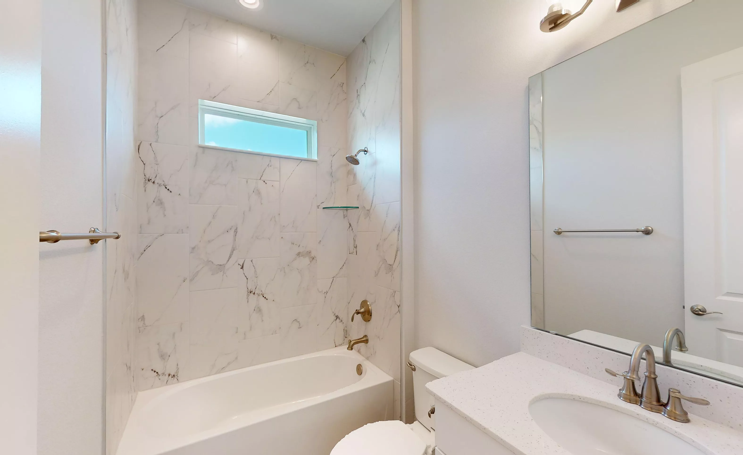 Costa Mesa - Guest Bathroom