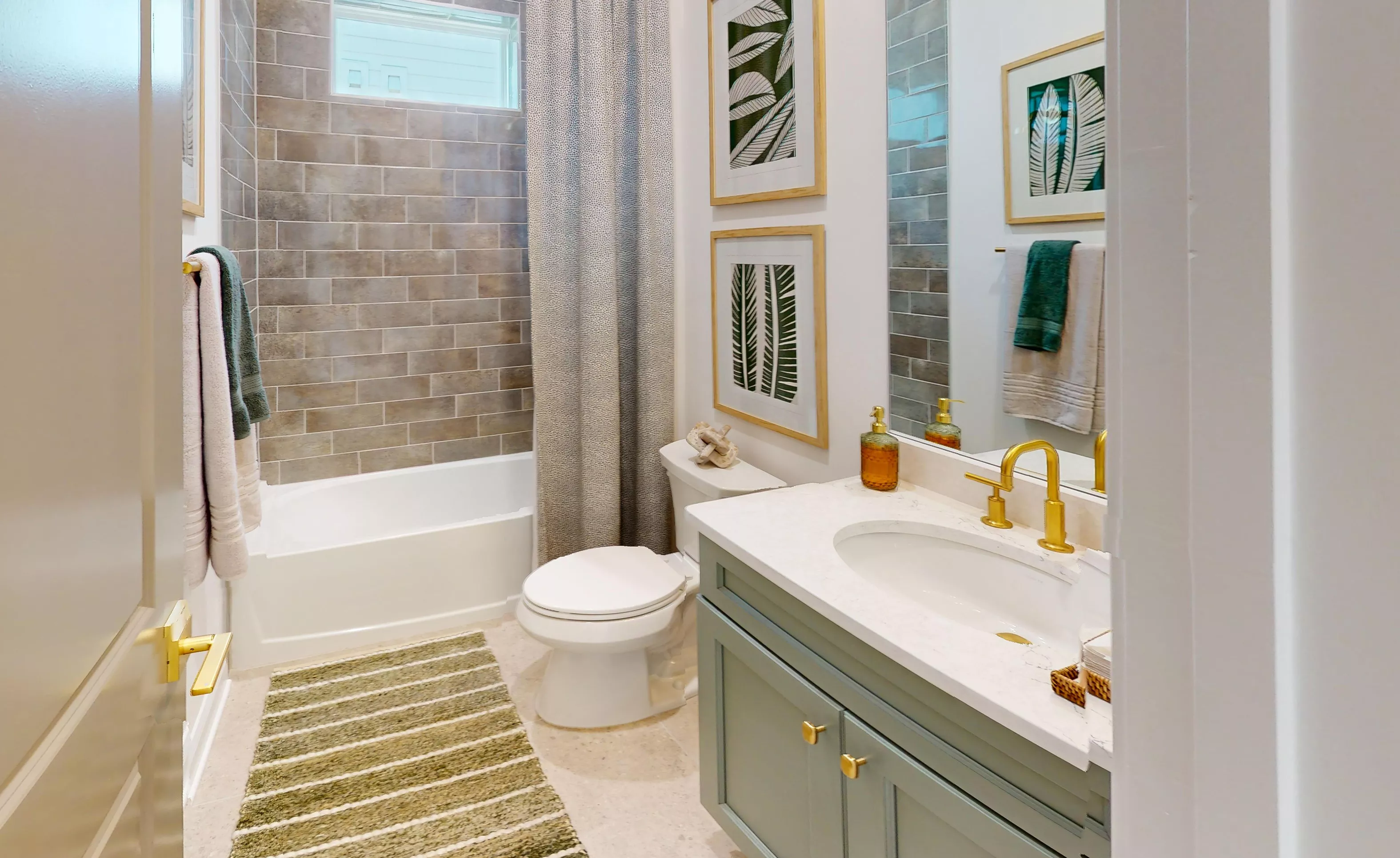 Costa Mesa - Guest Bathroom