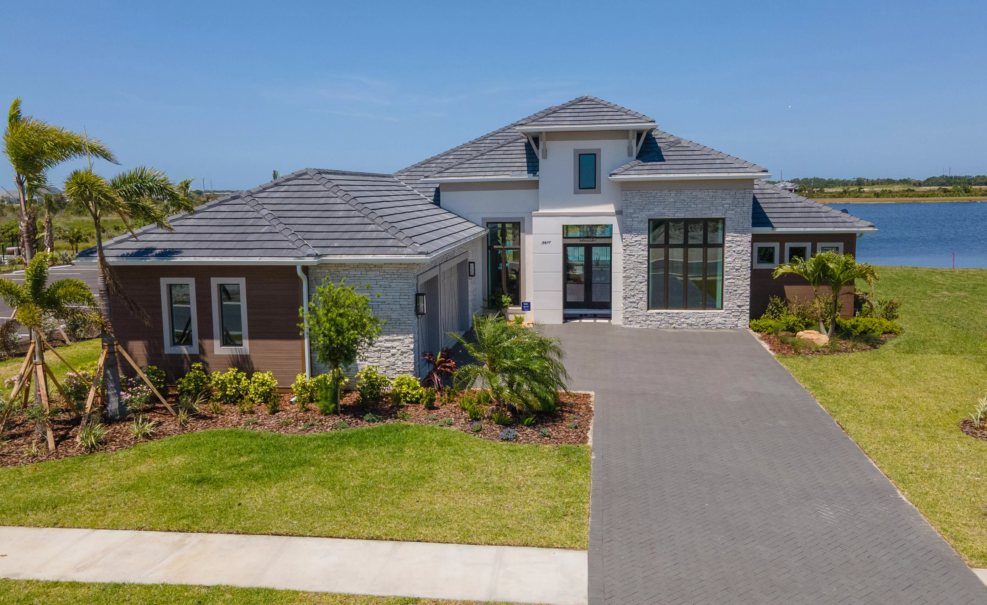 18477 Foxtail Loop in Palmera