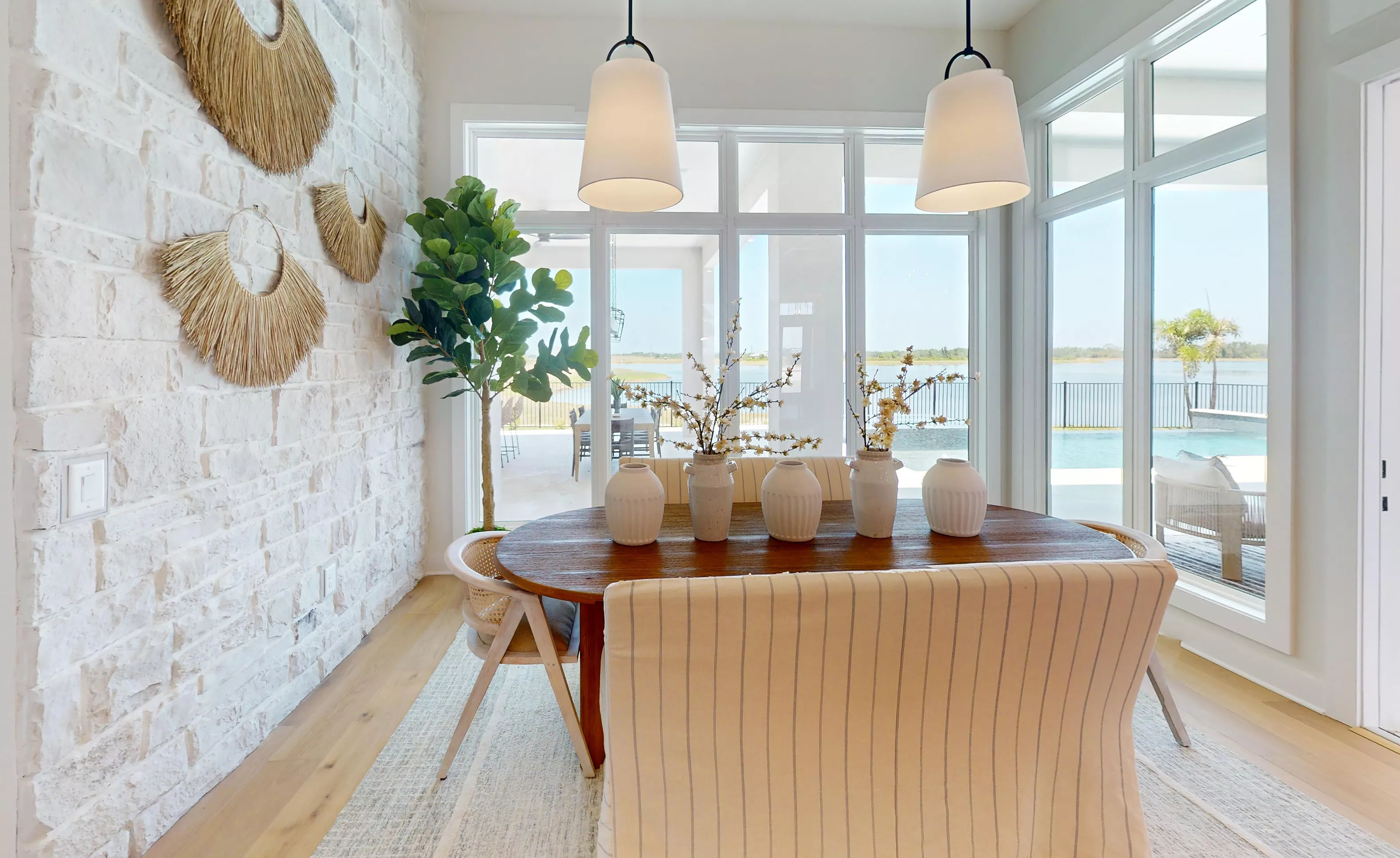 Egret V - Dining Room