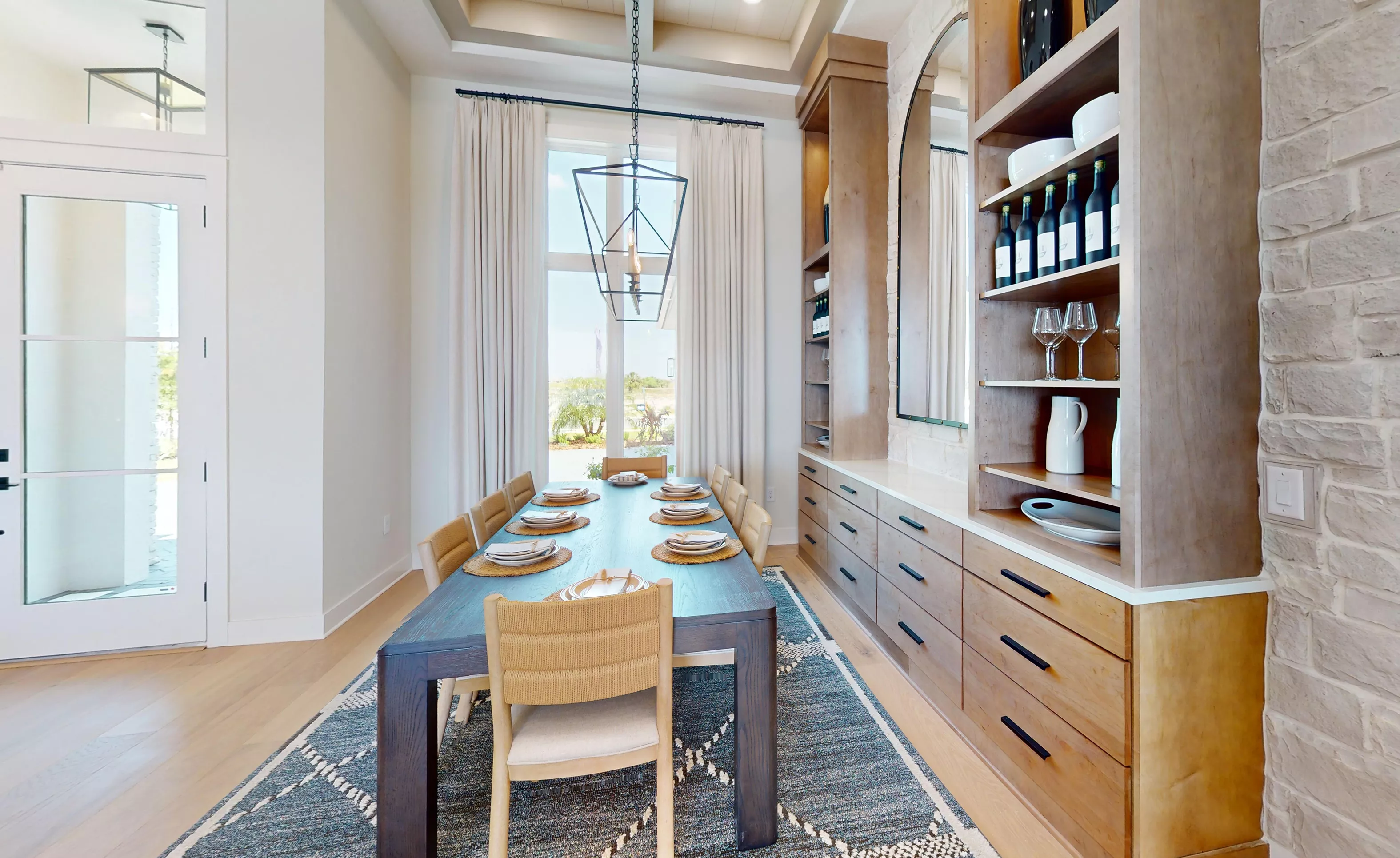 Egret V - Dining Room