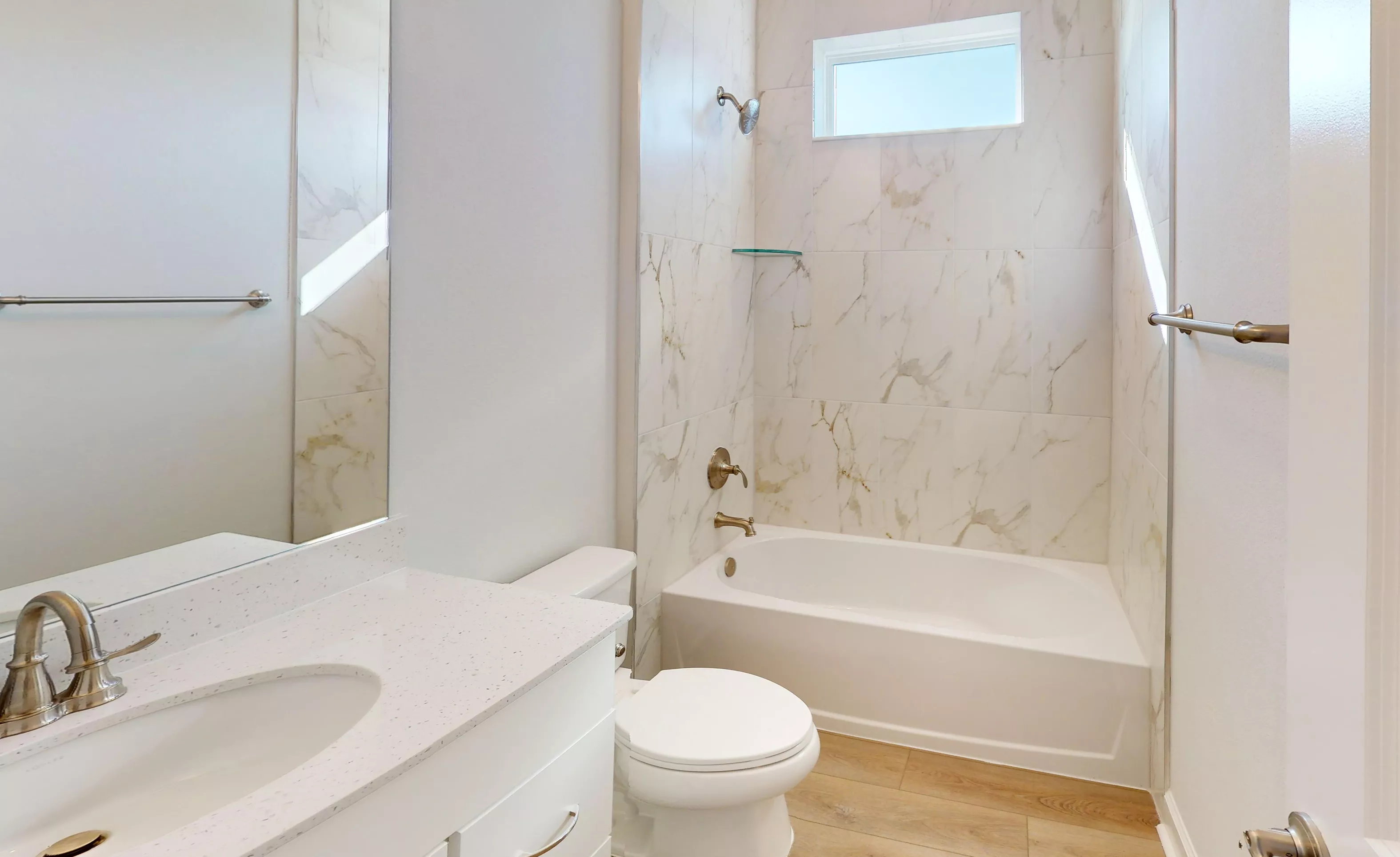 Costa Mesa - Guest Bathroom