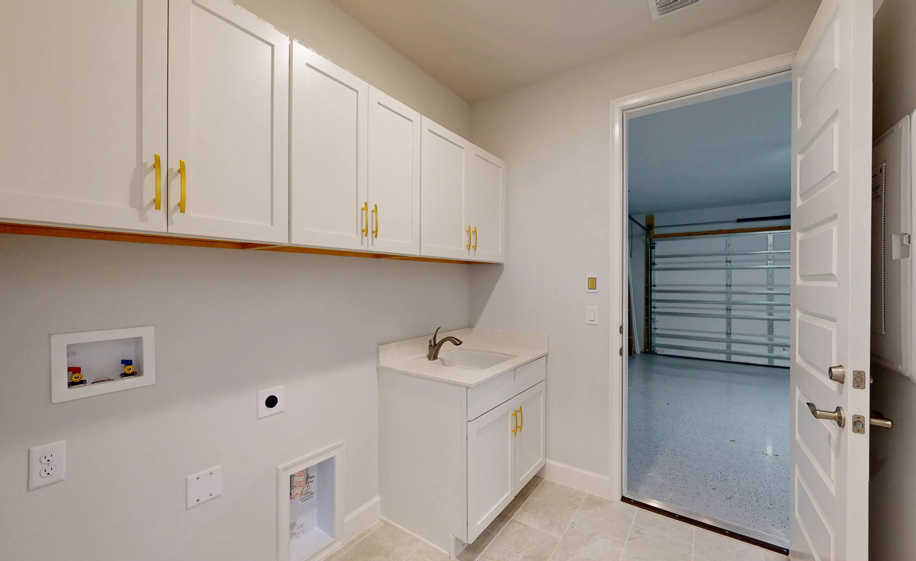 Oakland - Laundry Room