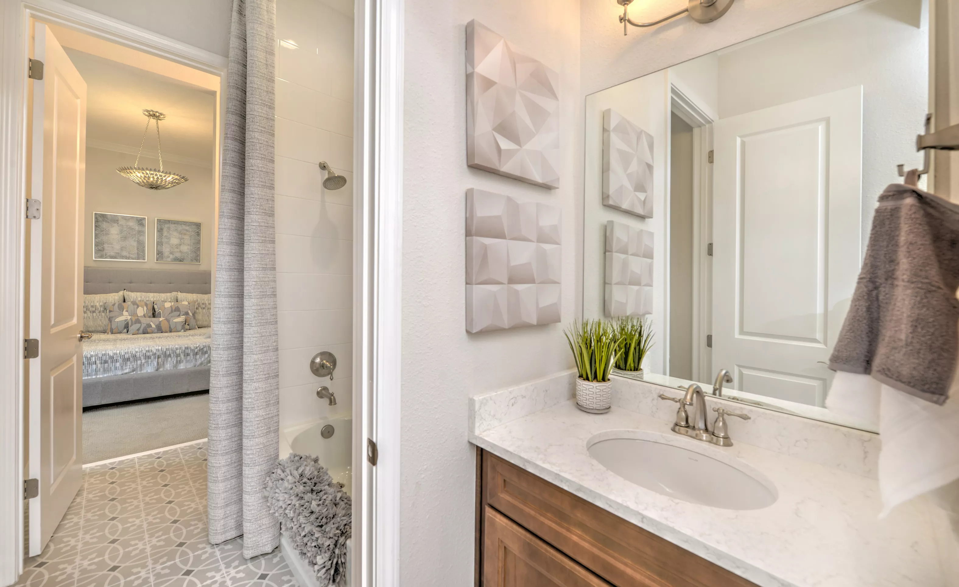 Duval - Guest Bathroom