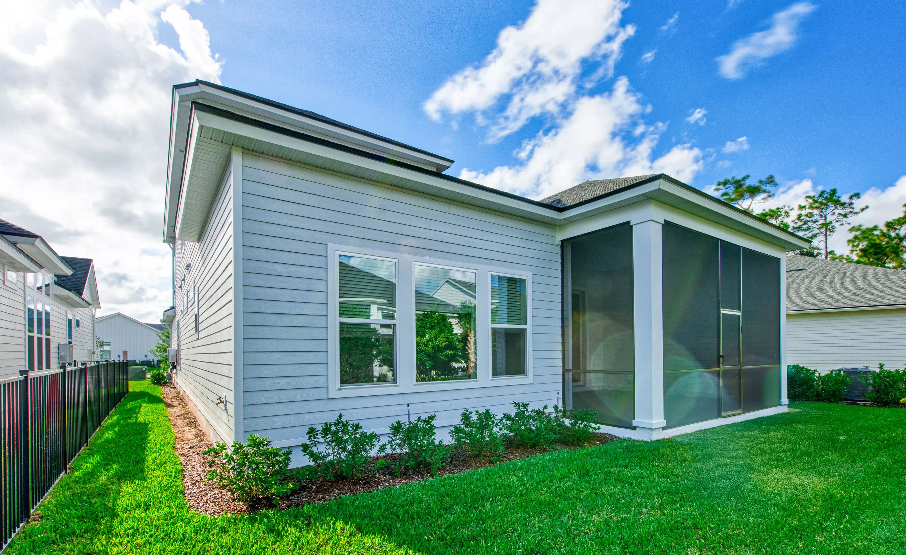 Pablo - Back Exterior