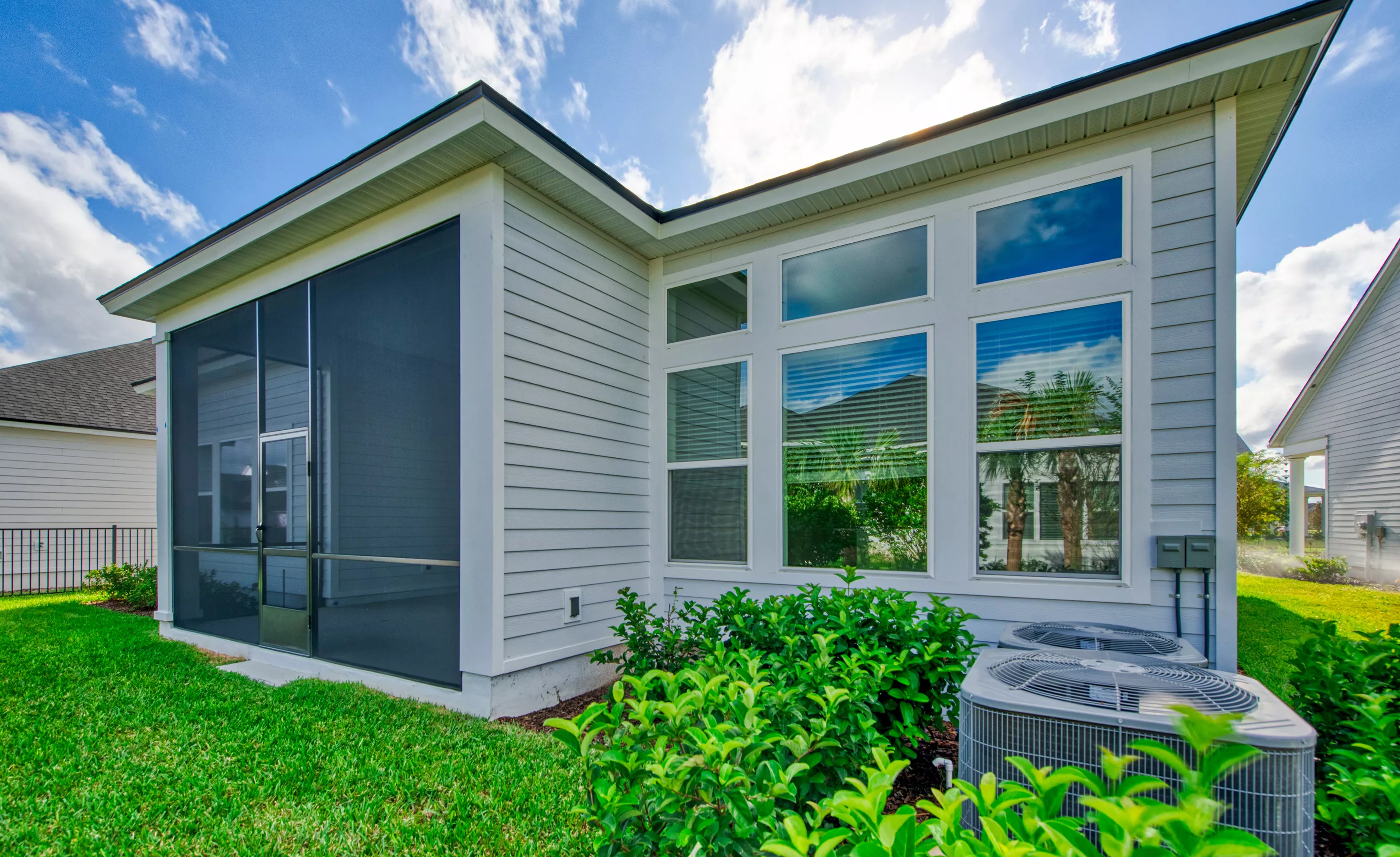 Pablo - Back Exterior