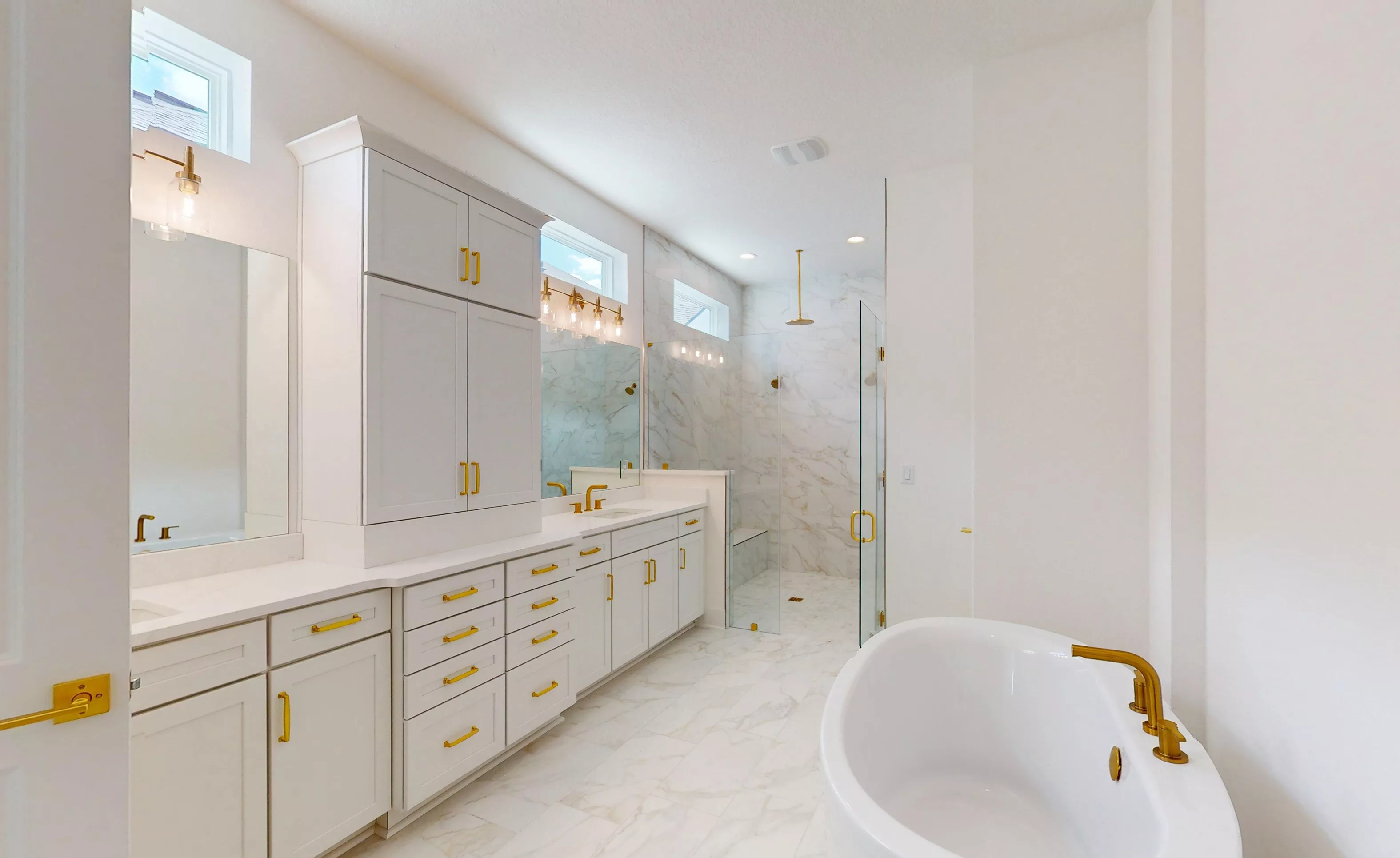 Pablo - Master Bathroom