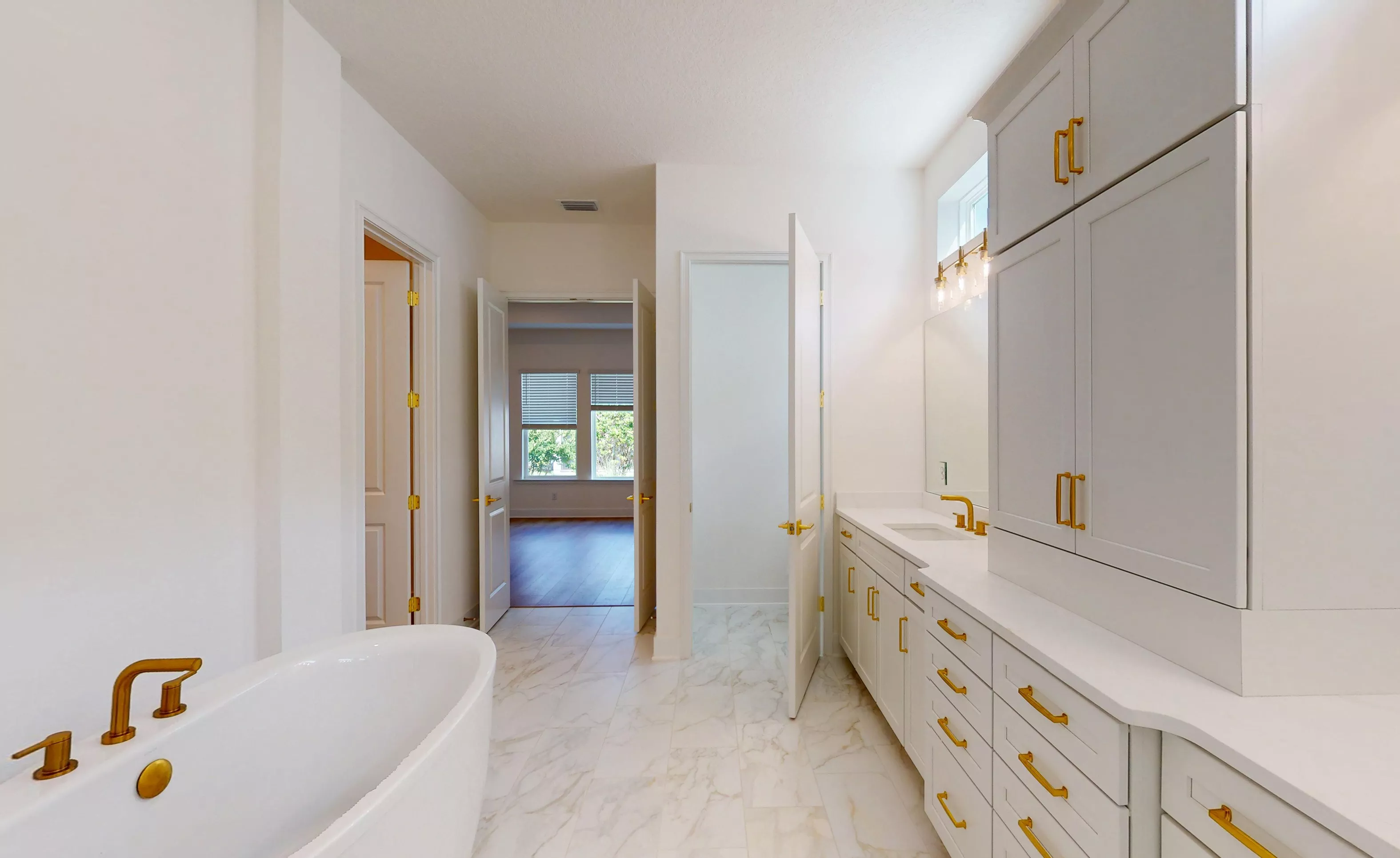 Pablo - Master Bathroom