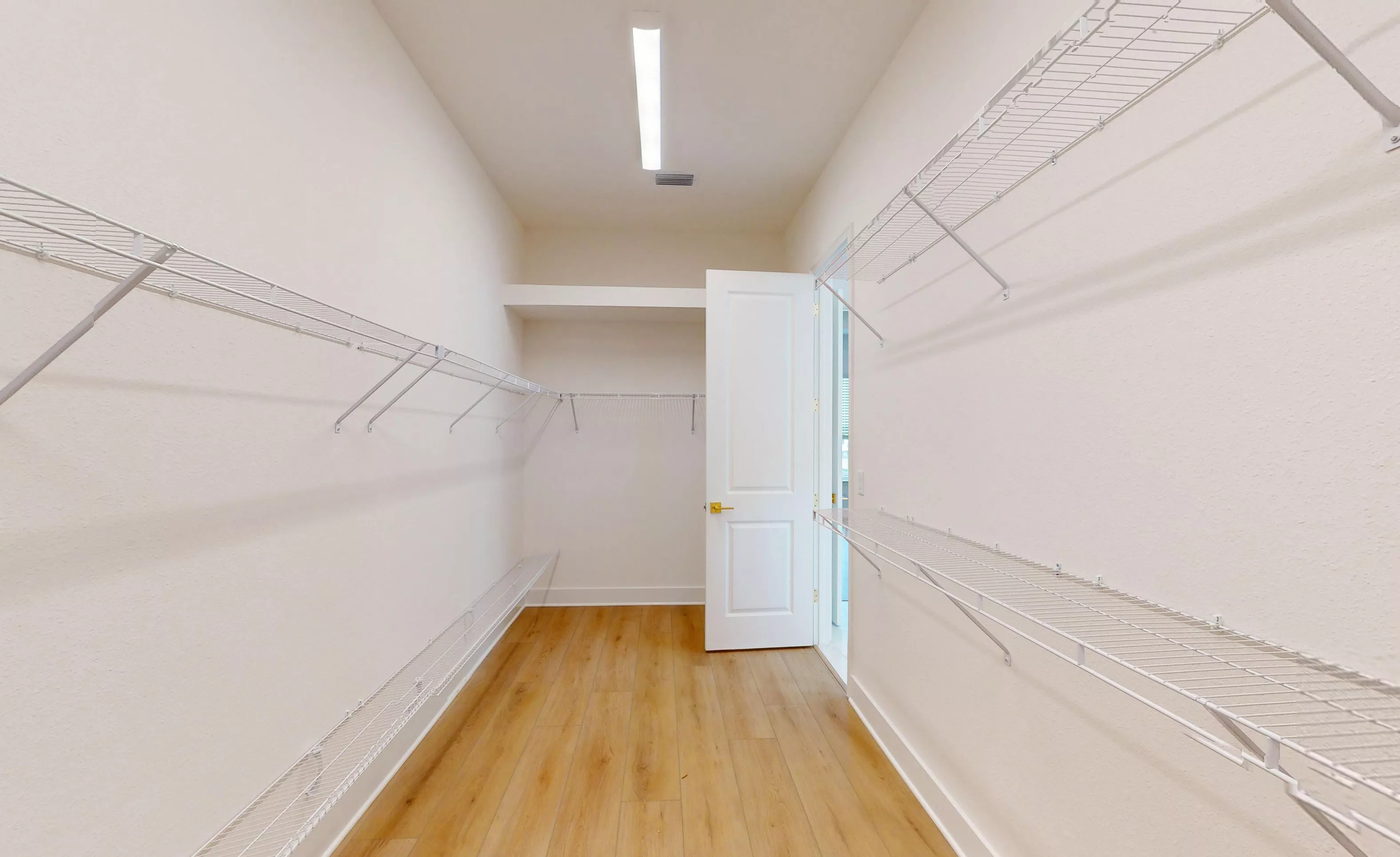 Pablo - Master Closet