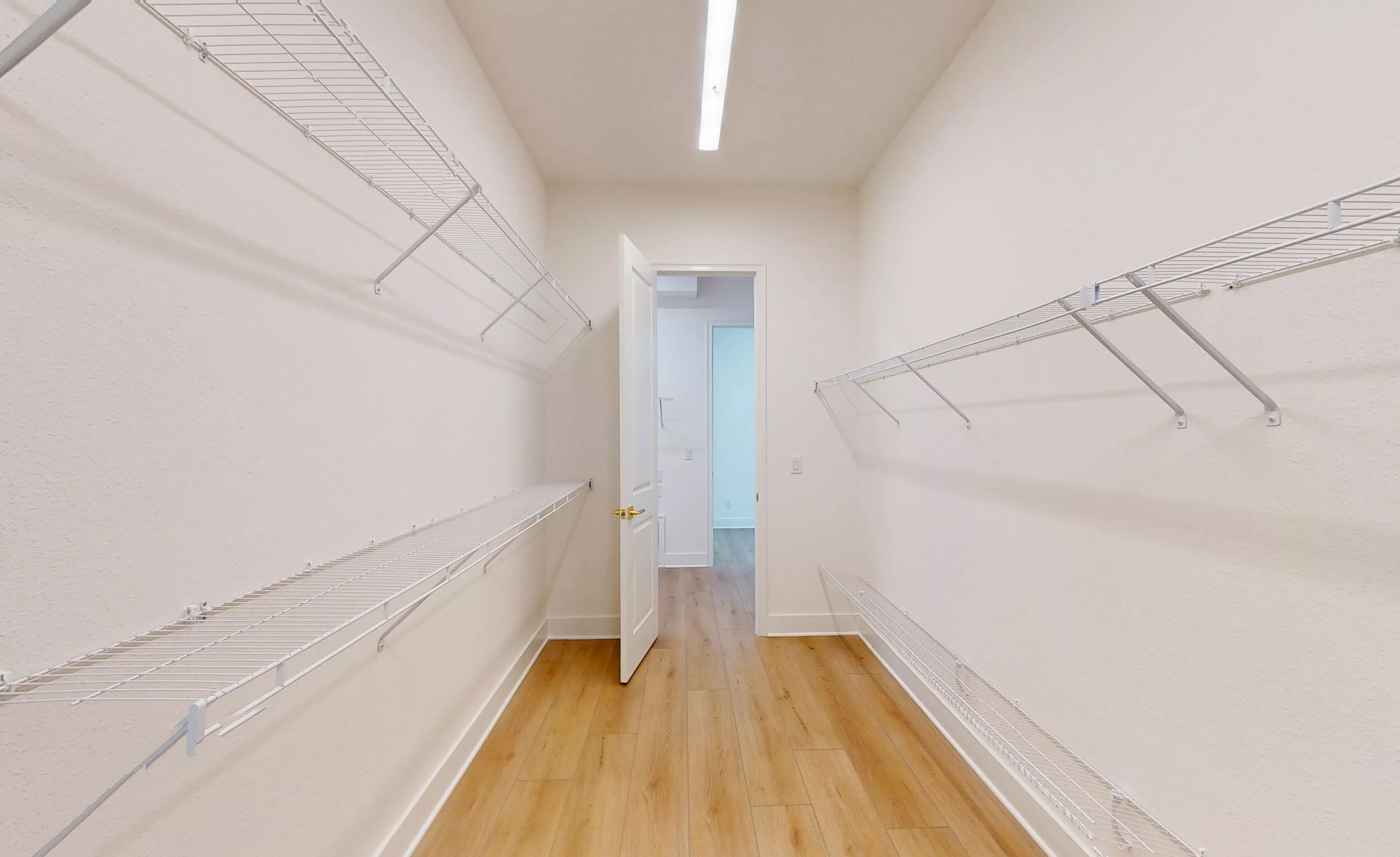 Pablo - Master Closet