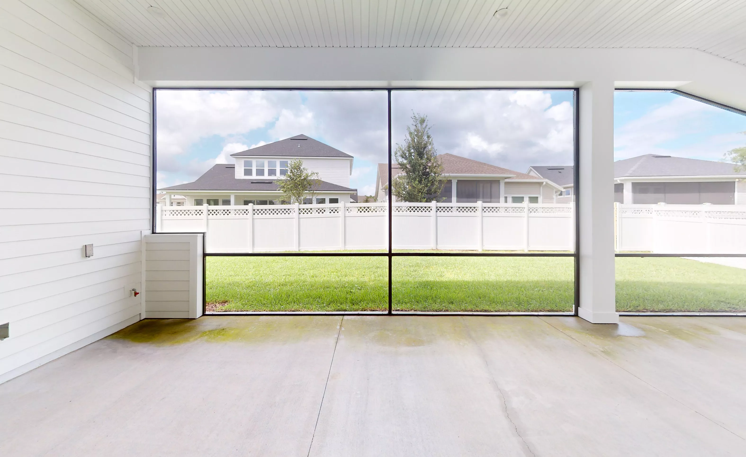 Costa Mesa - Covered Lanai