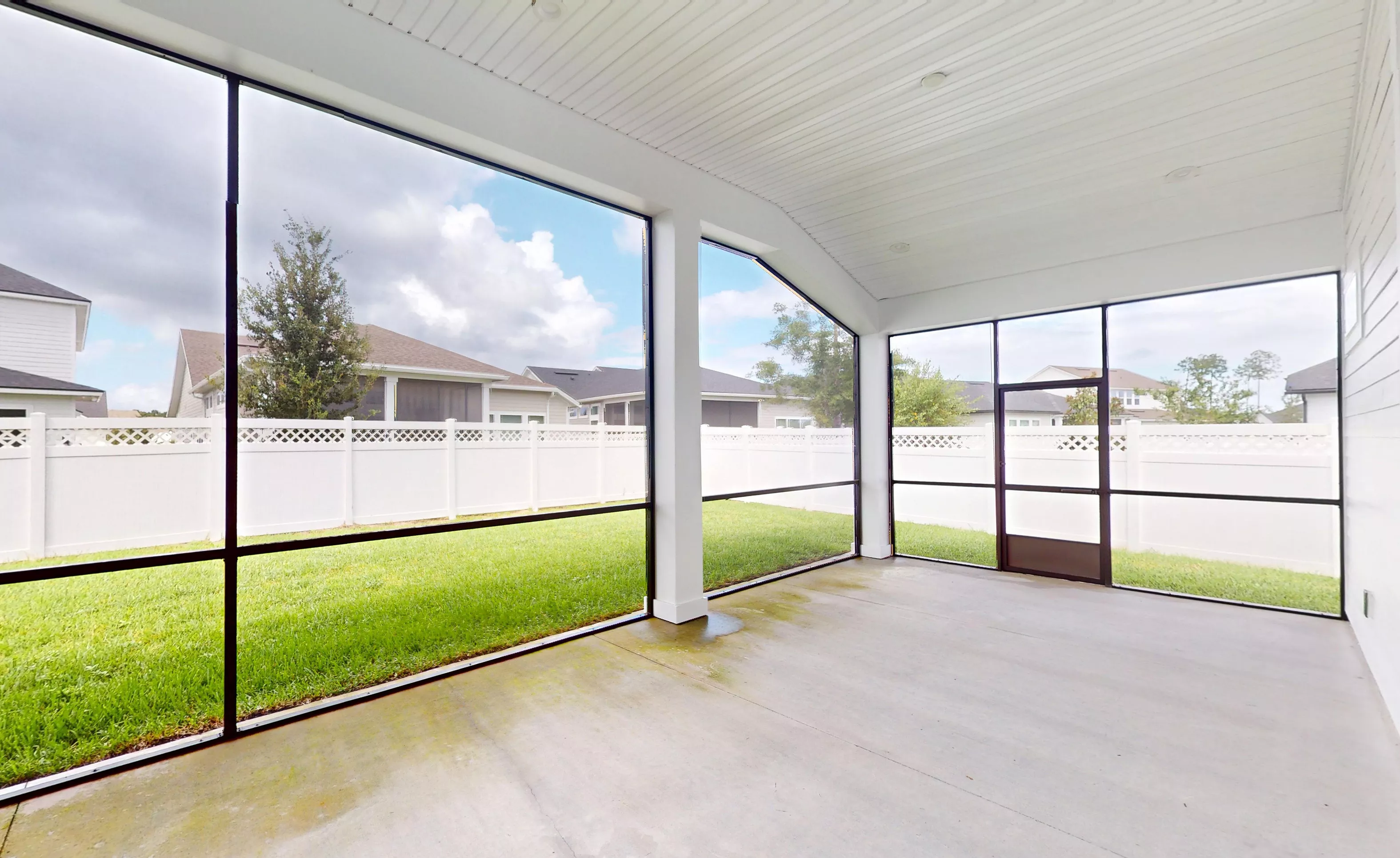 Costa Mesa - Covered Lanai