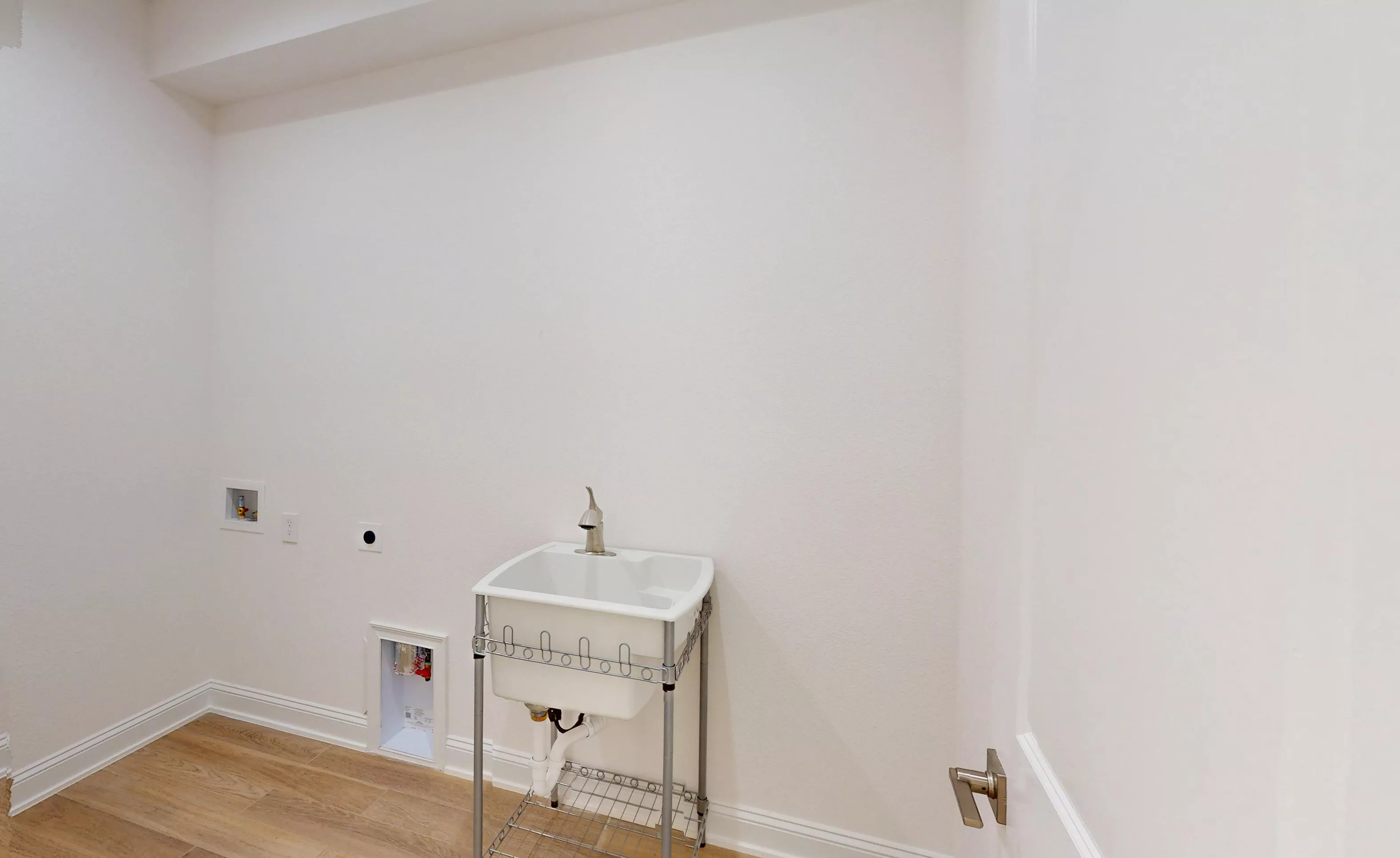 Costa Mesa - Laundry Room