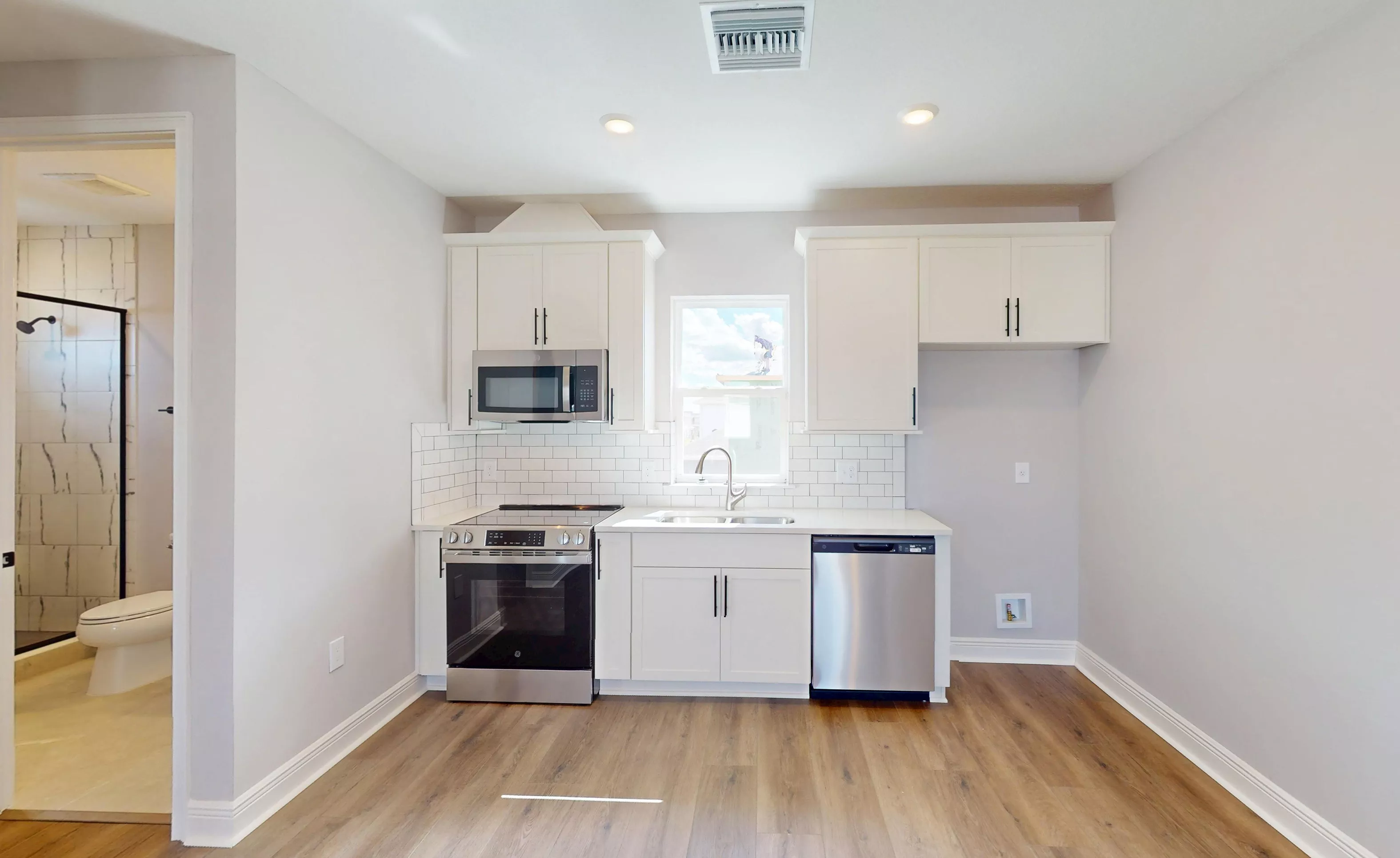 Maui - Above Garage Apartment