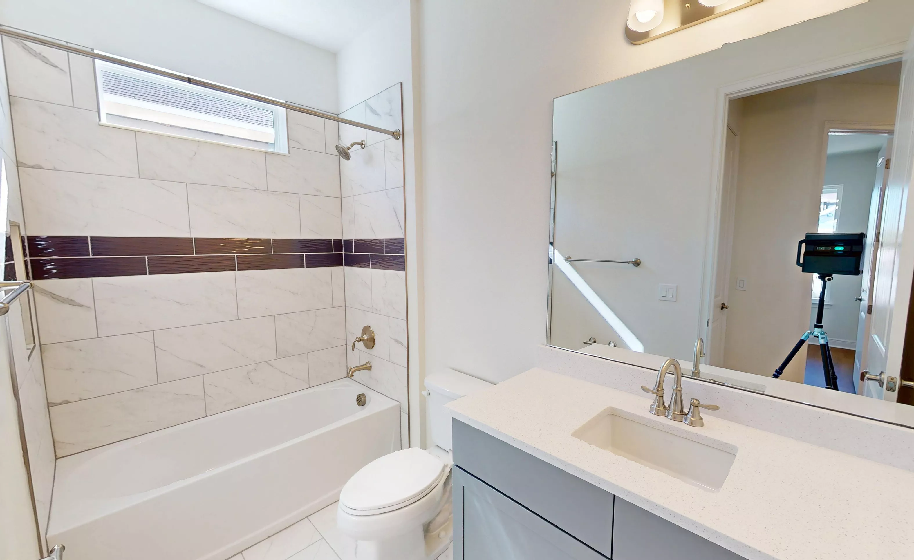 Maui - Guest Bathroom