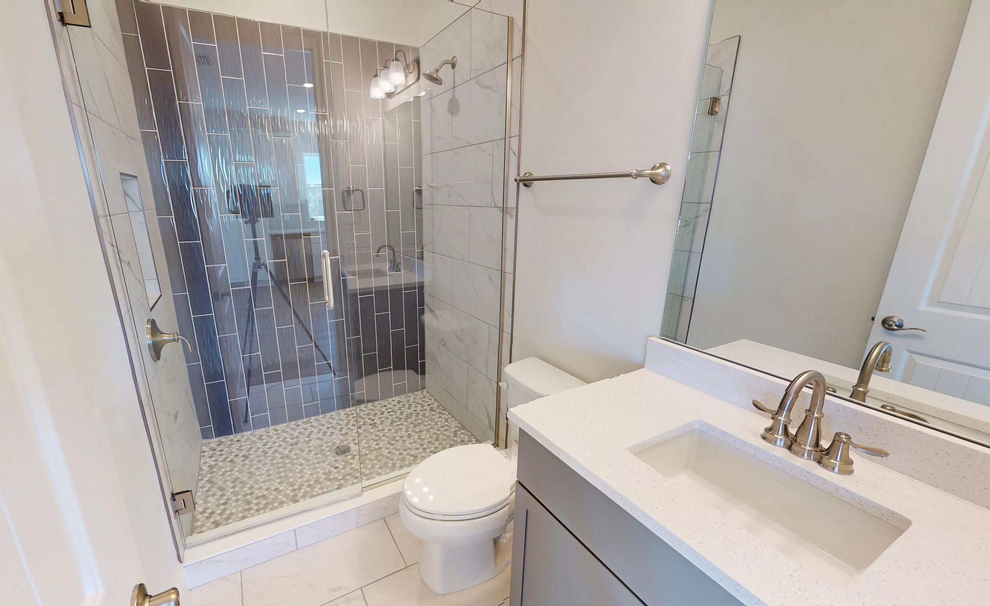 Maui - Guest Bathroom