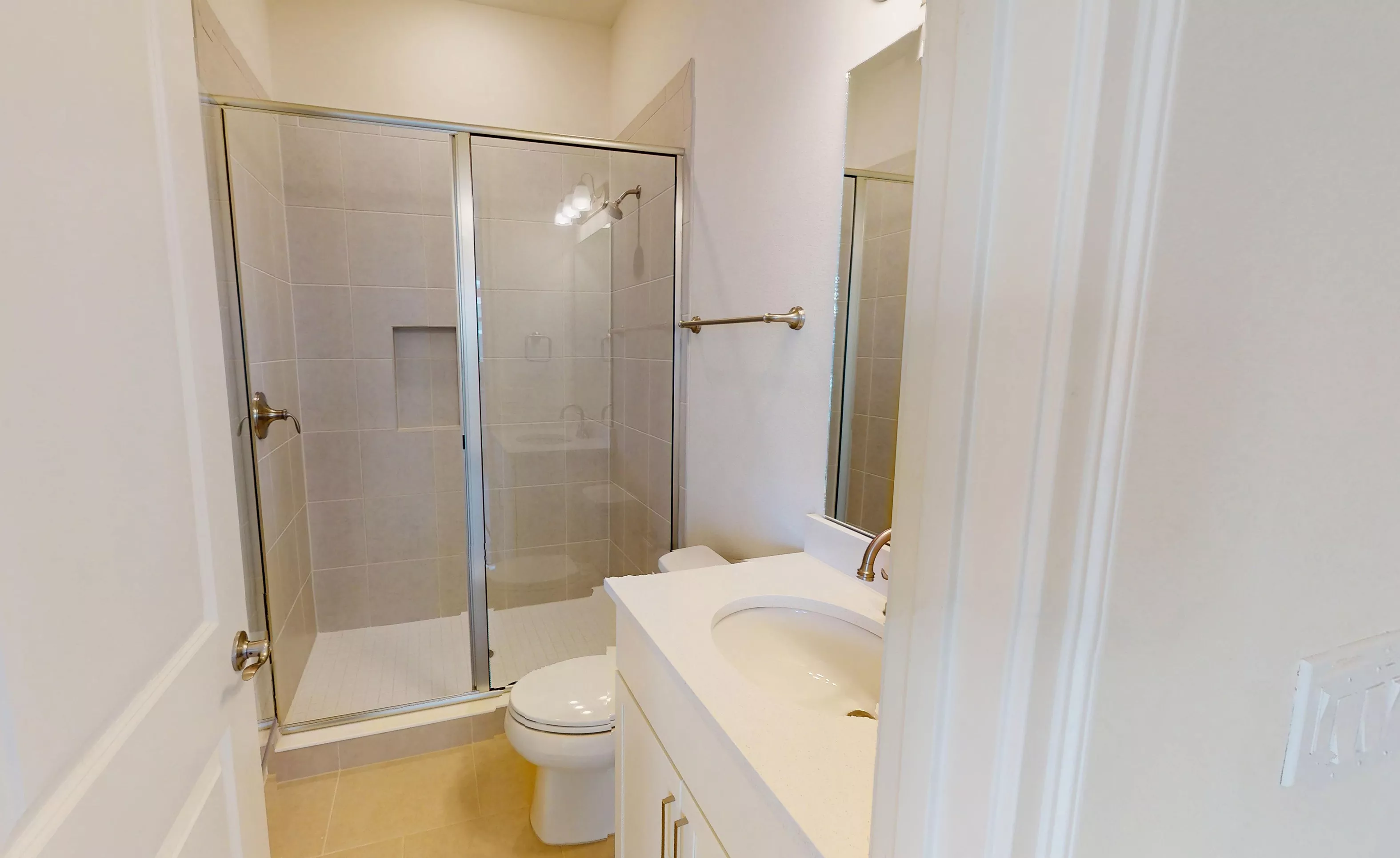 Maui - Guest Bathroom