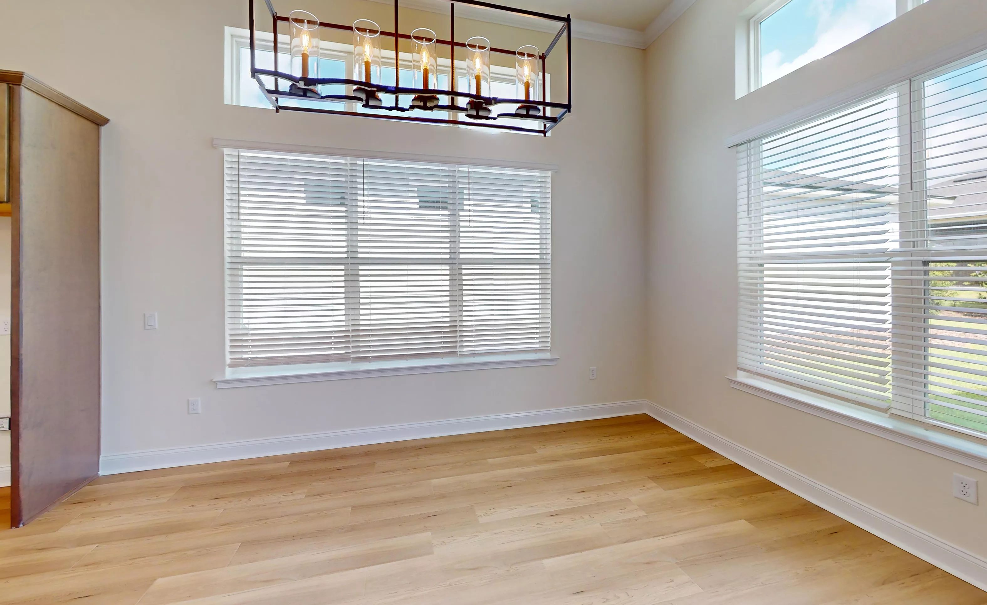 Laguna - Dining Room