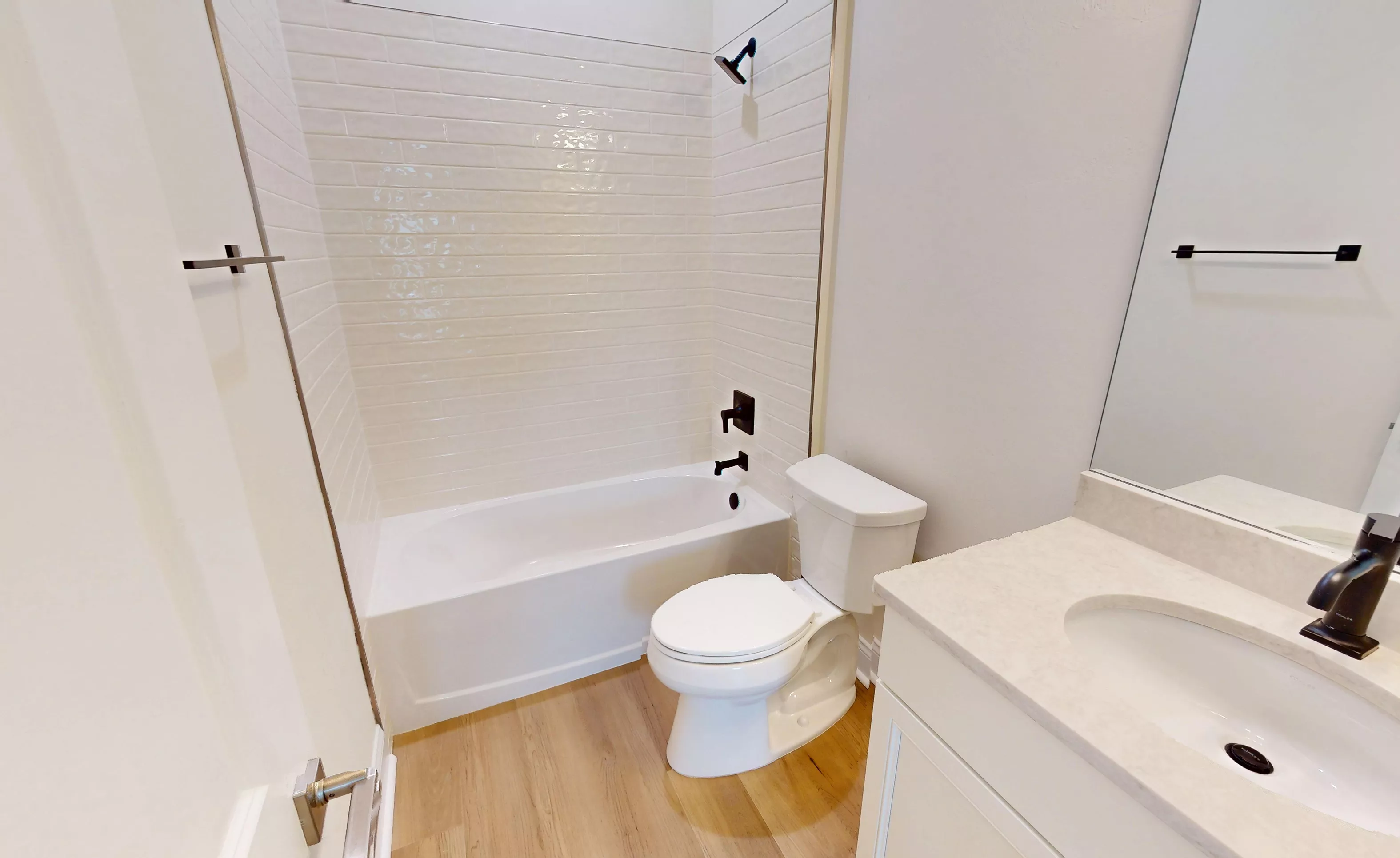 Laguna - Guest Bathroom