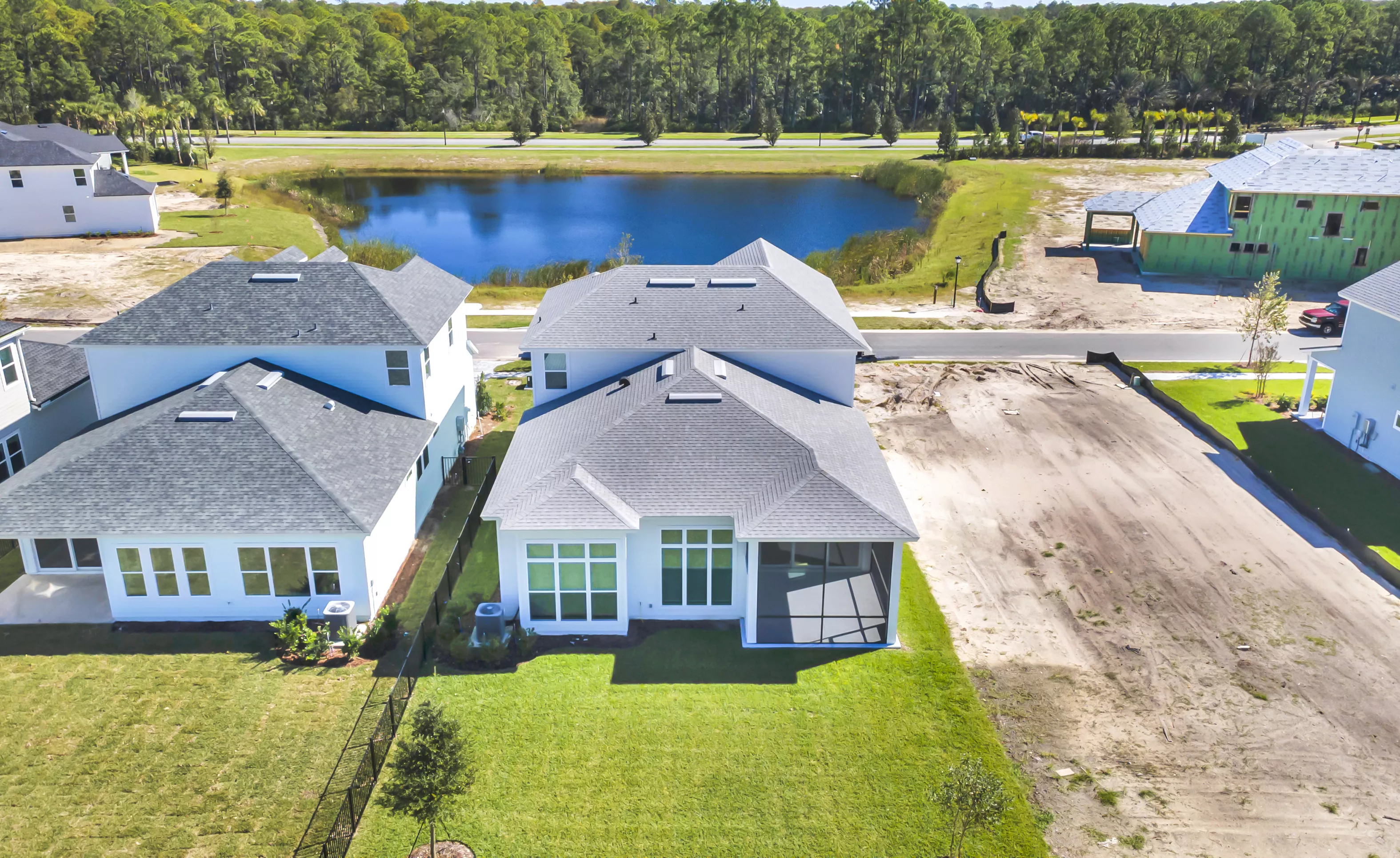 Santa Cruz - Back Exterior