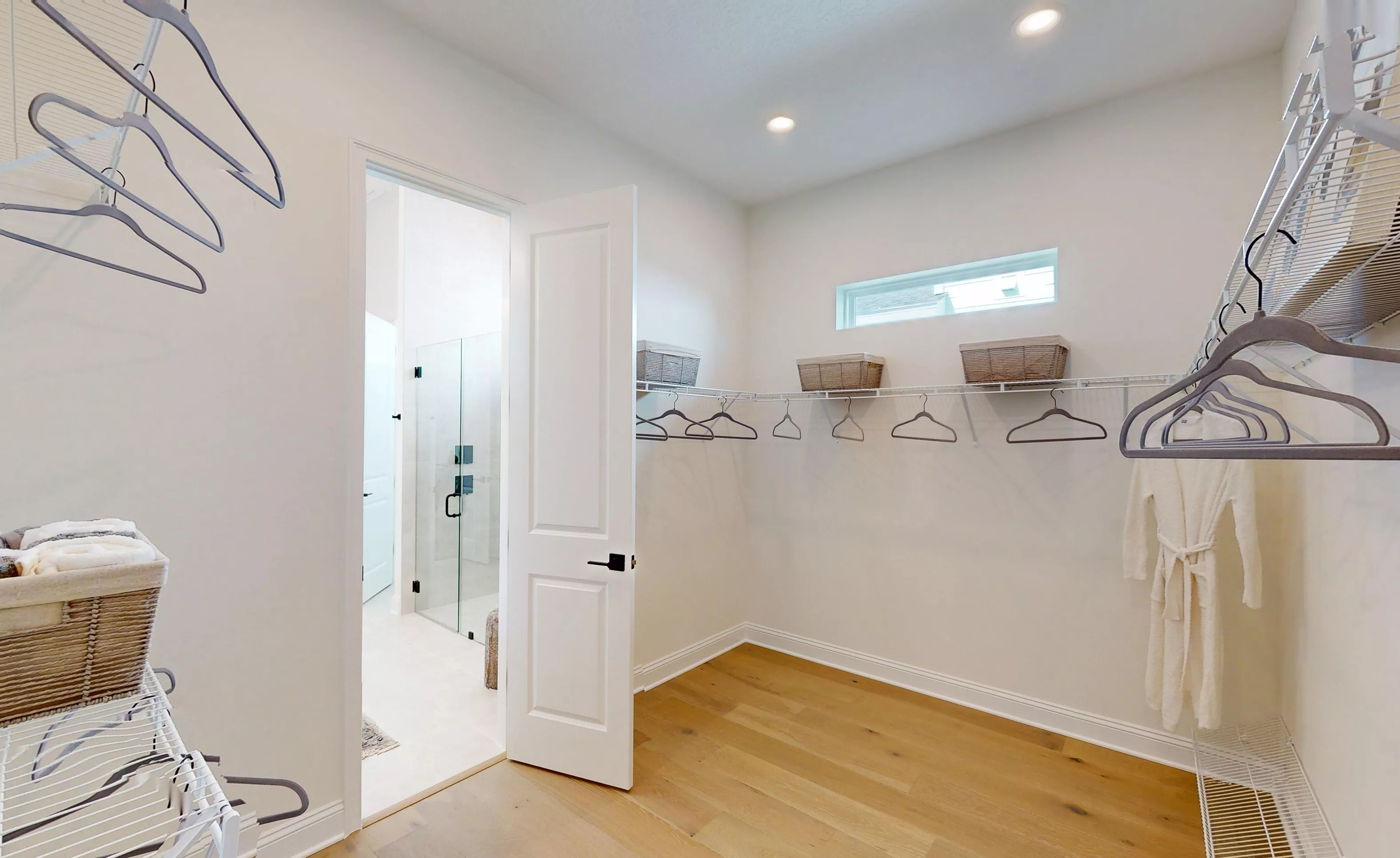 Santa Cruz - Master Closet