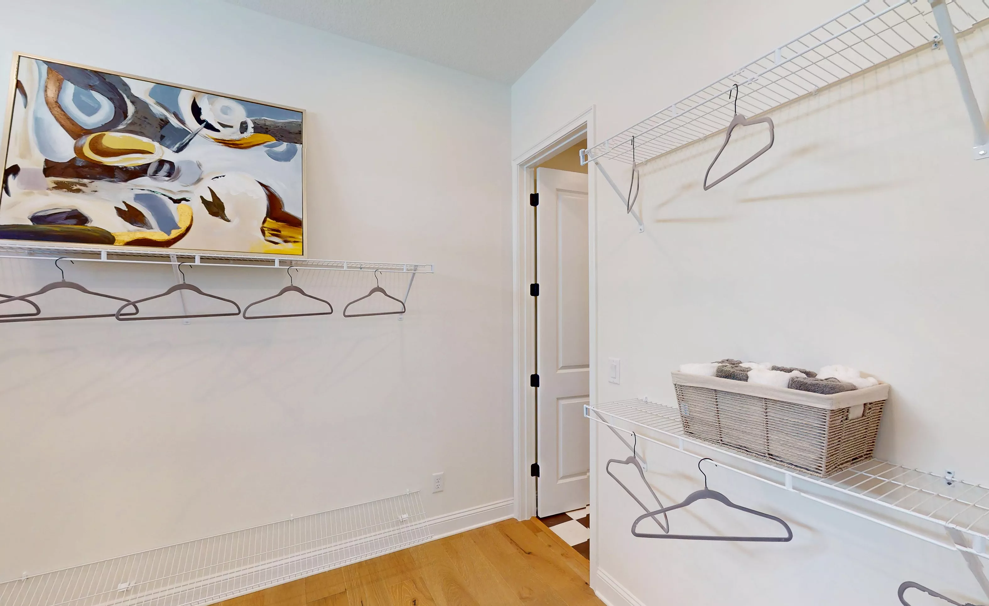 Santa Cruz - Master Closet