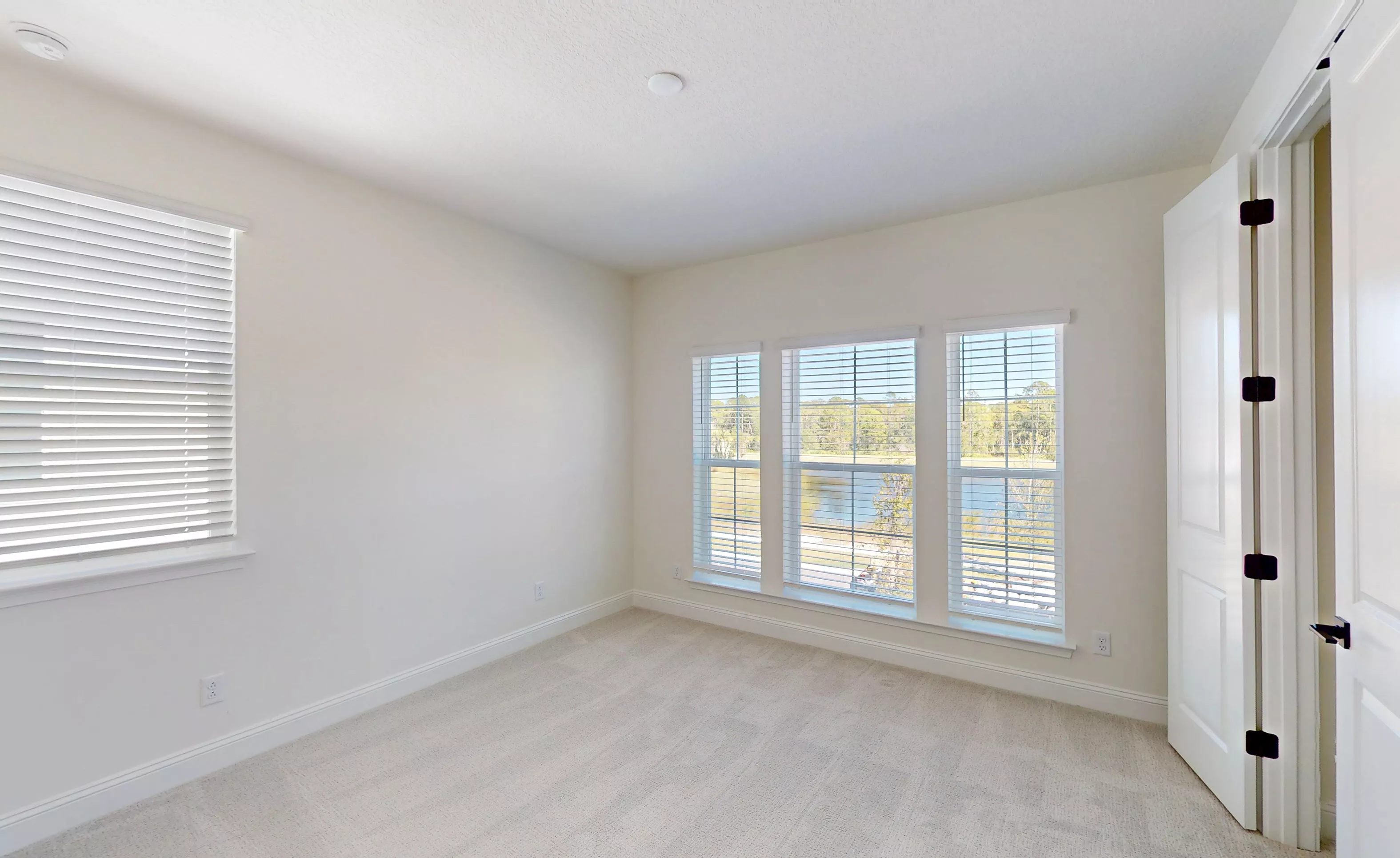 Santa Cruz - Guest Bedroom