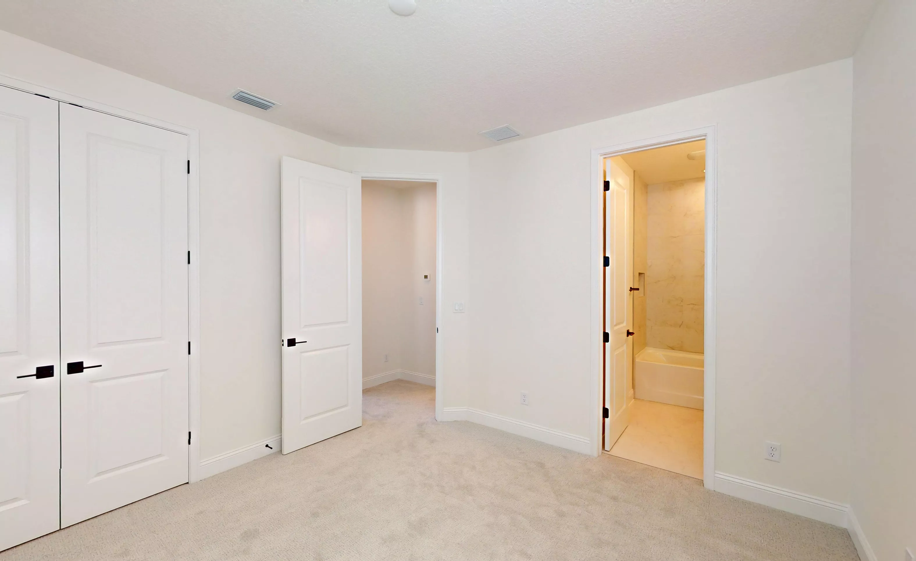 Santa Cruz - Guest Bedroom