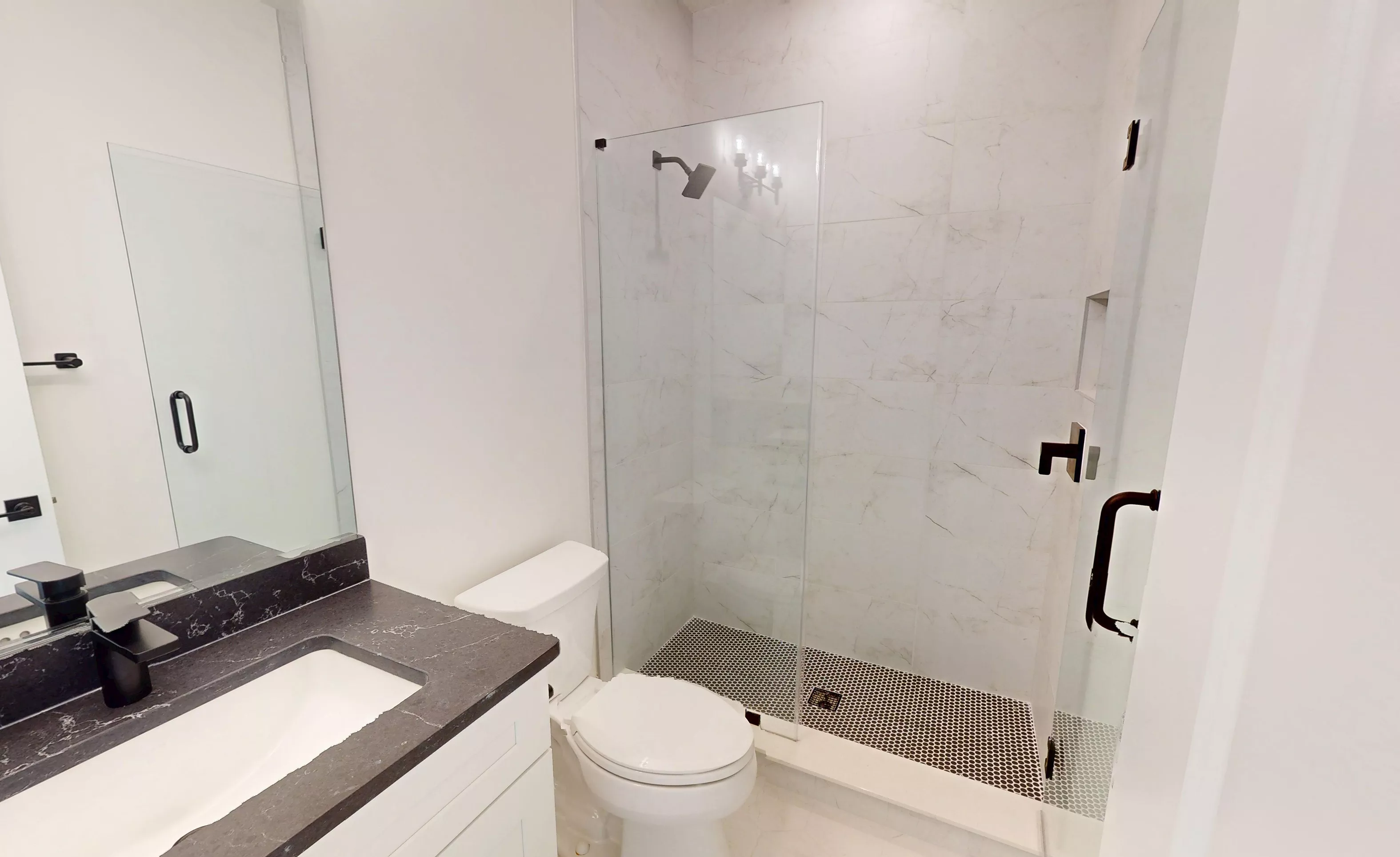 Santa Cruz - Guest Bathroom