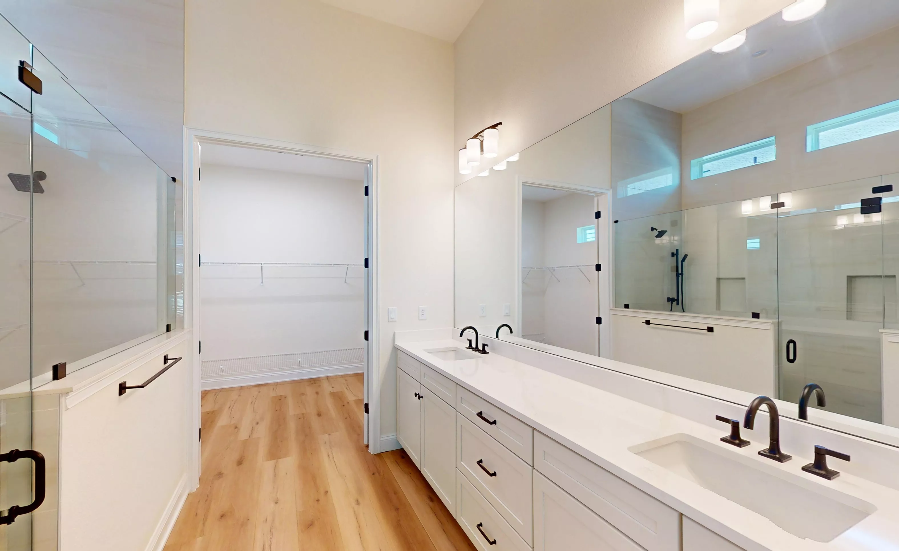 Santa Cruz - Master Bathroom
