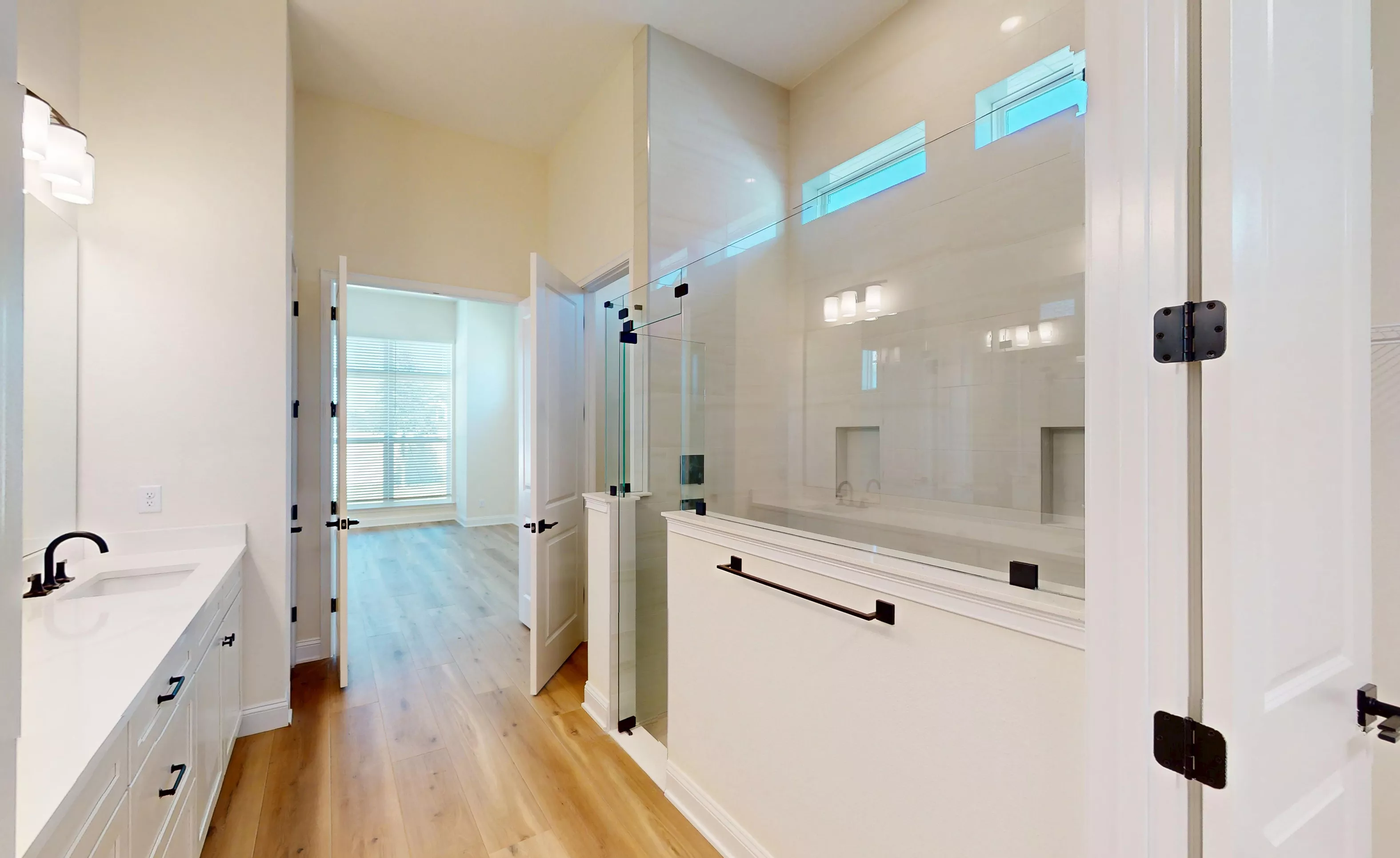 Santa Cruz - Master Bathroom