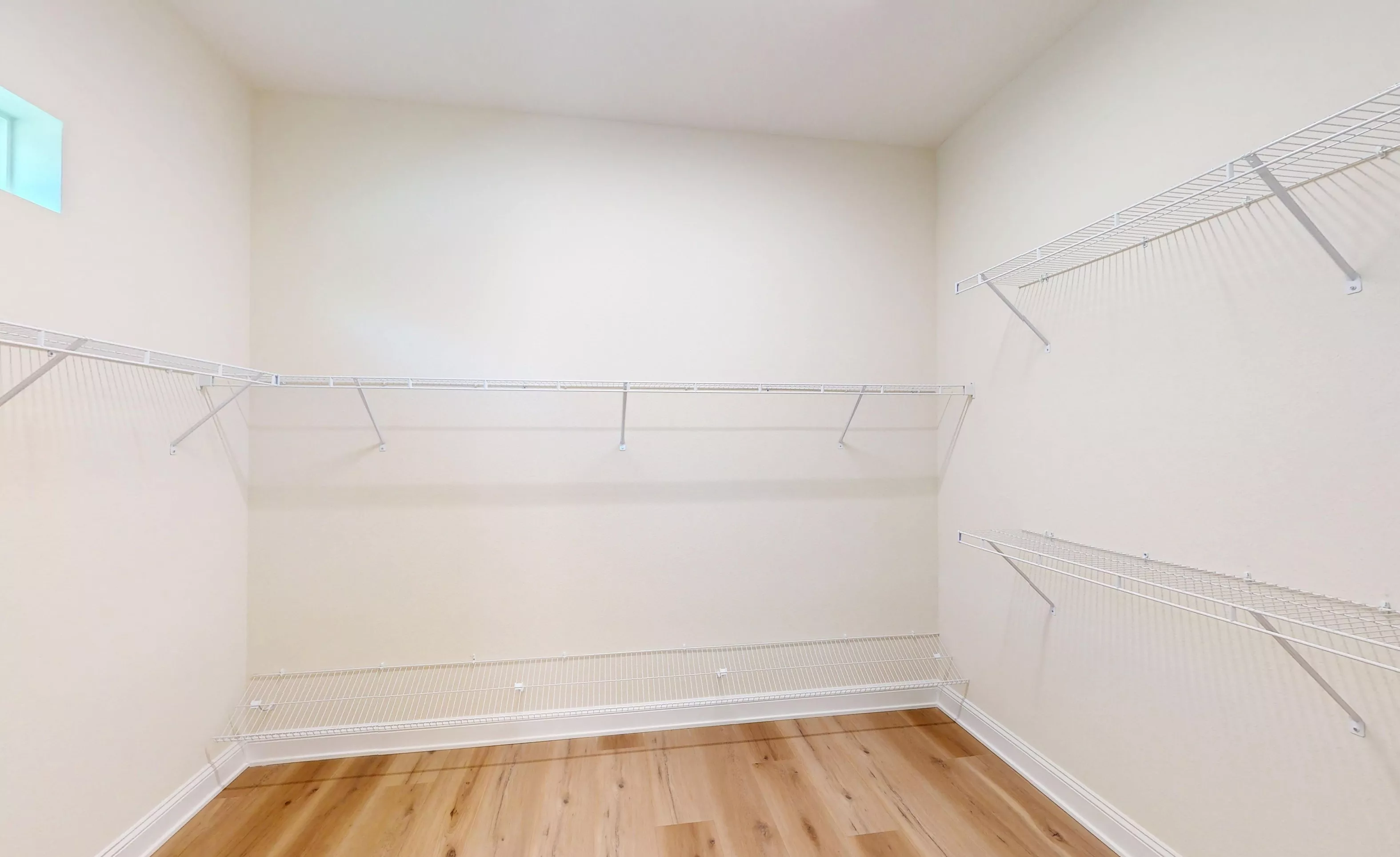 Santa Cruz - Master Closet