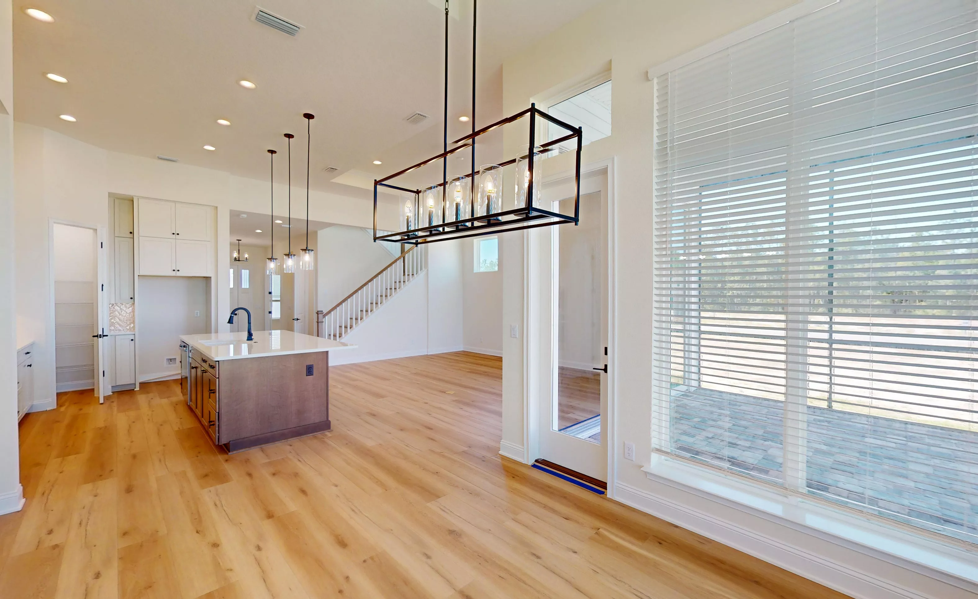 Santa Cruz - Dining Room