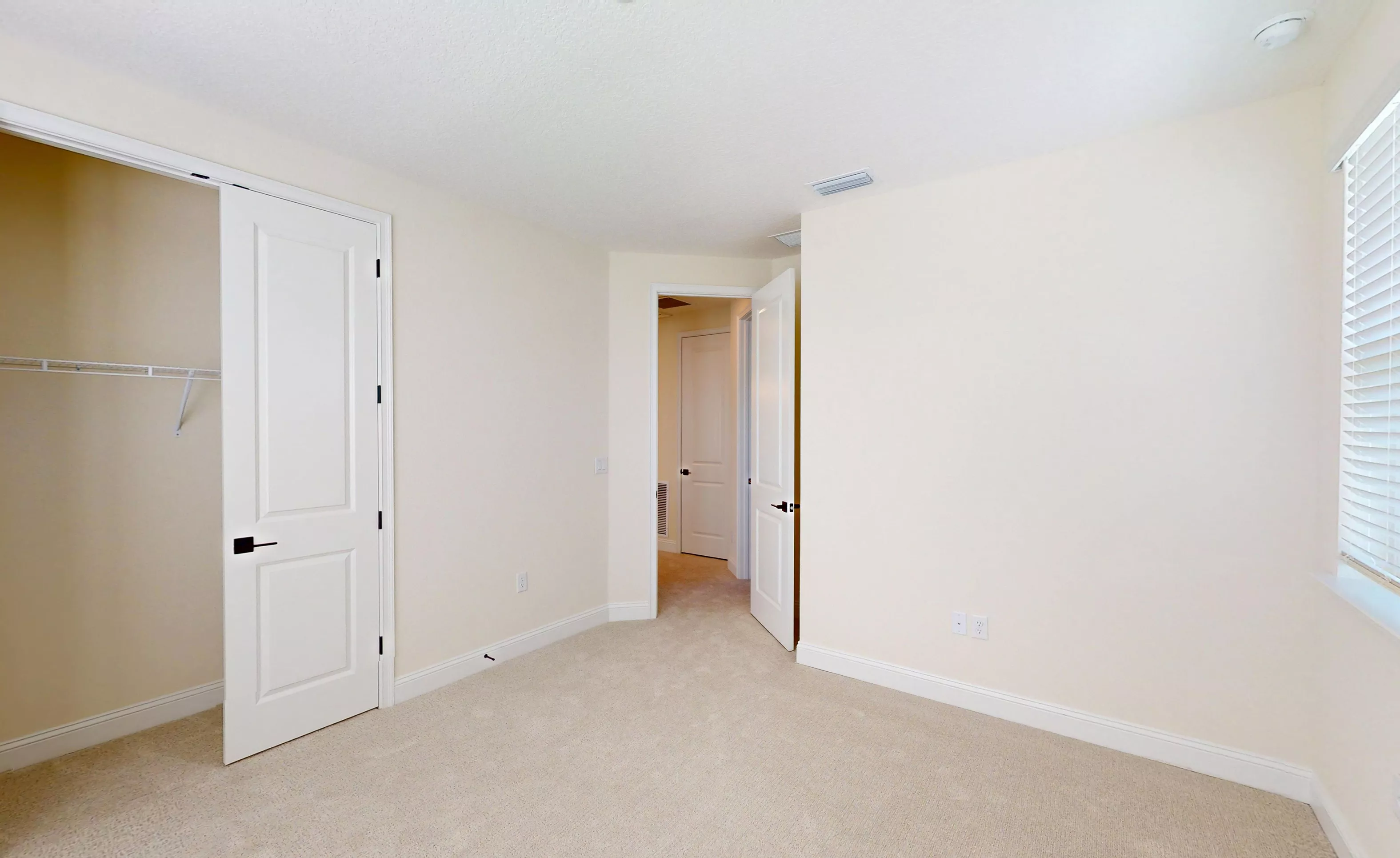 Santa Cruz - Guest Bedroom