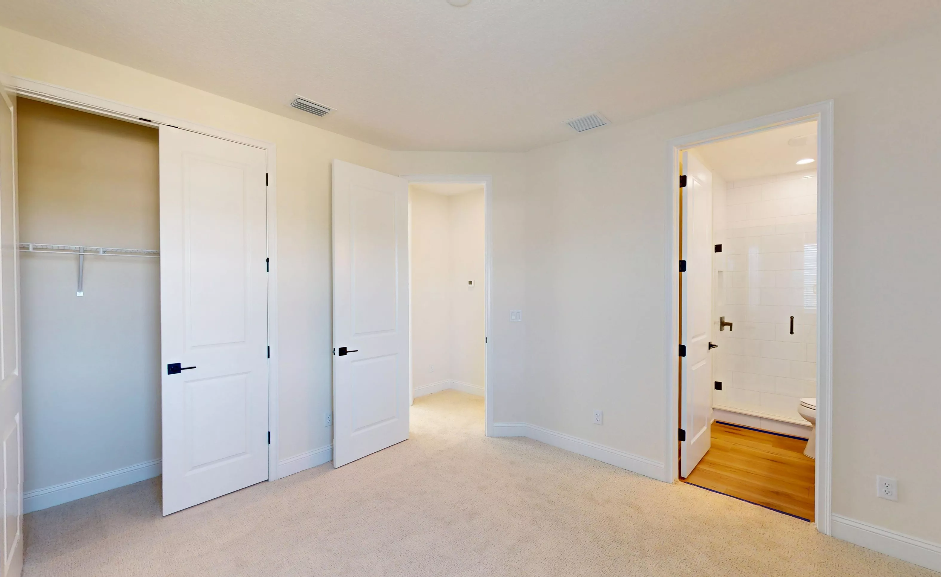 Santa Cruz - Guest Bedroom