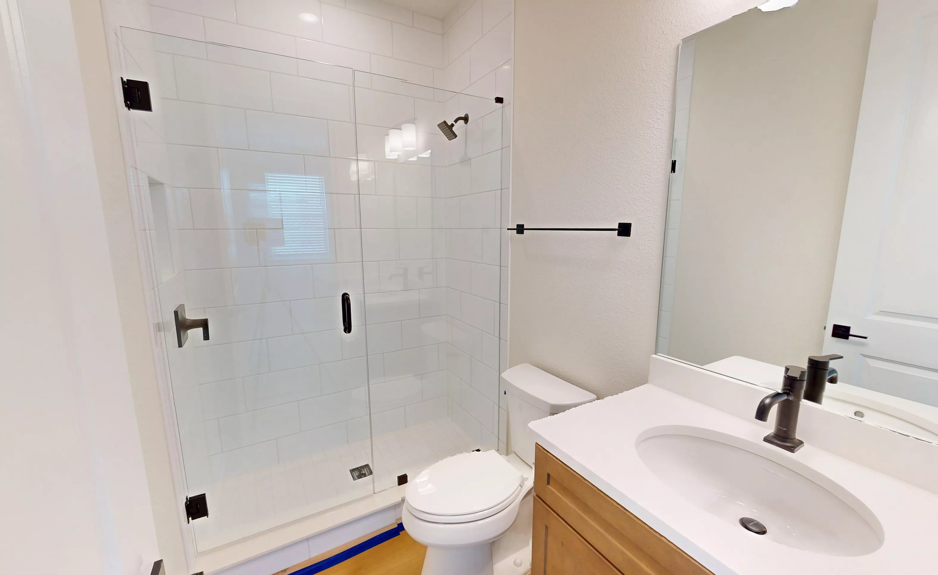 Santa Cruz - Guest Bathroom