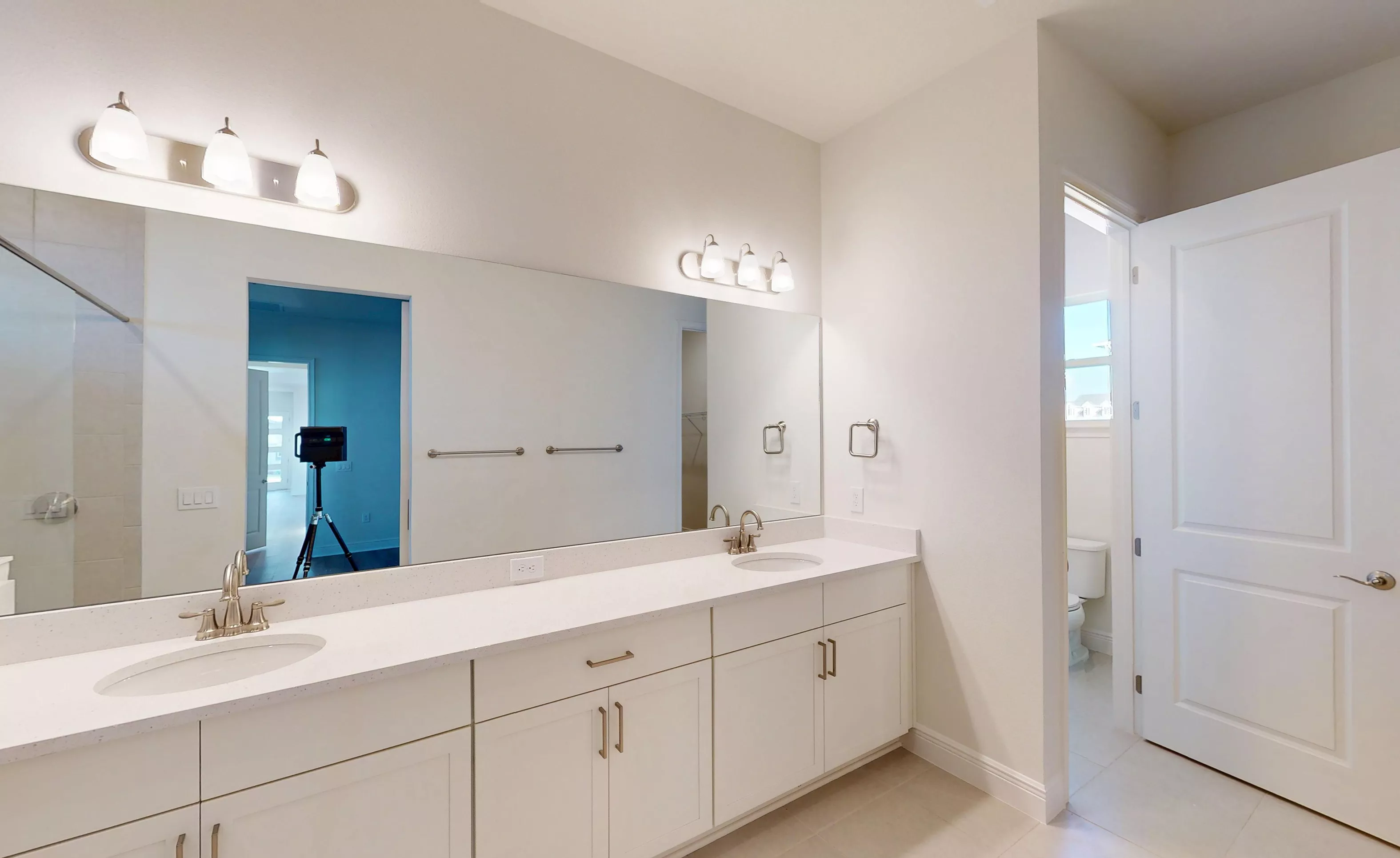 Kauai - Master Bathroom