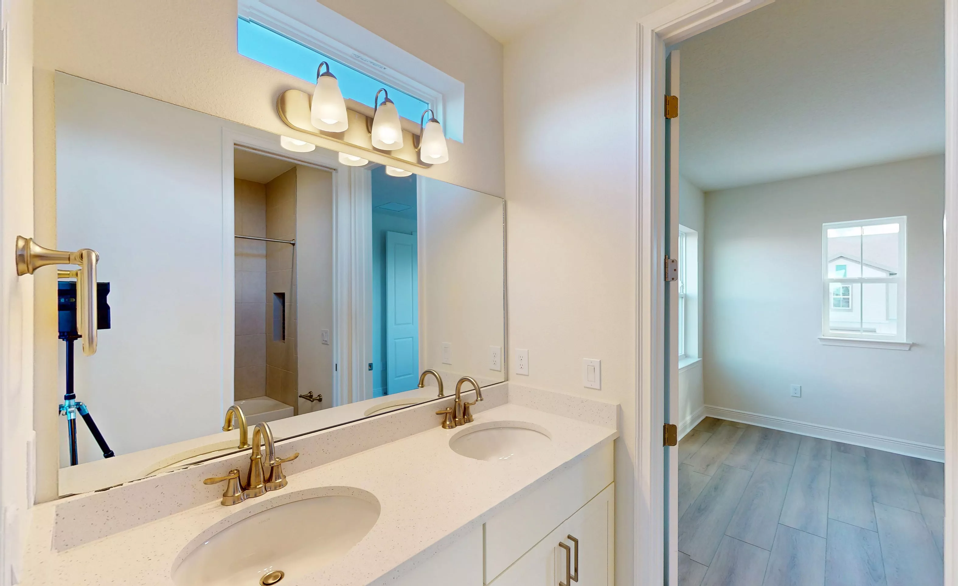 Kauai - Guest Bathroom