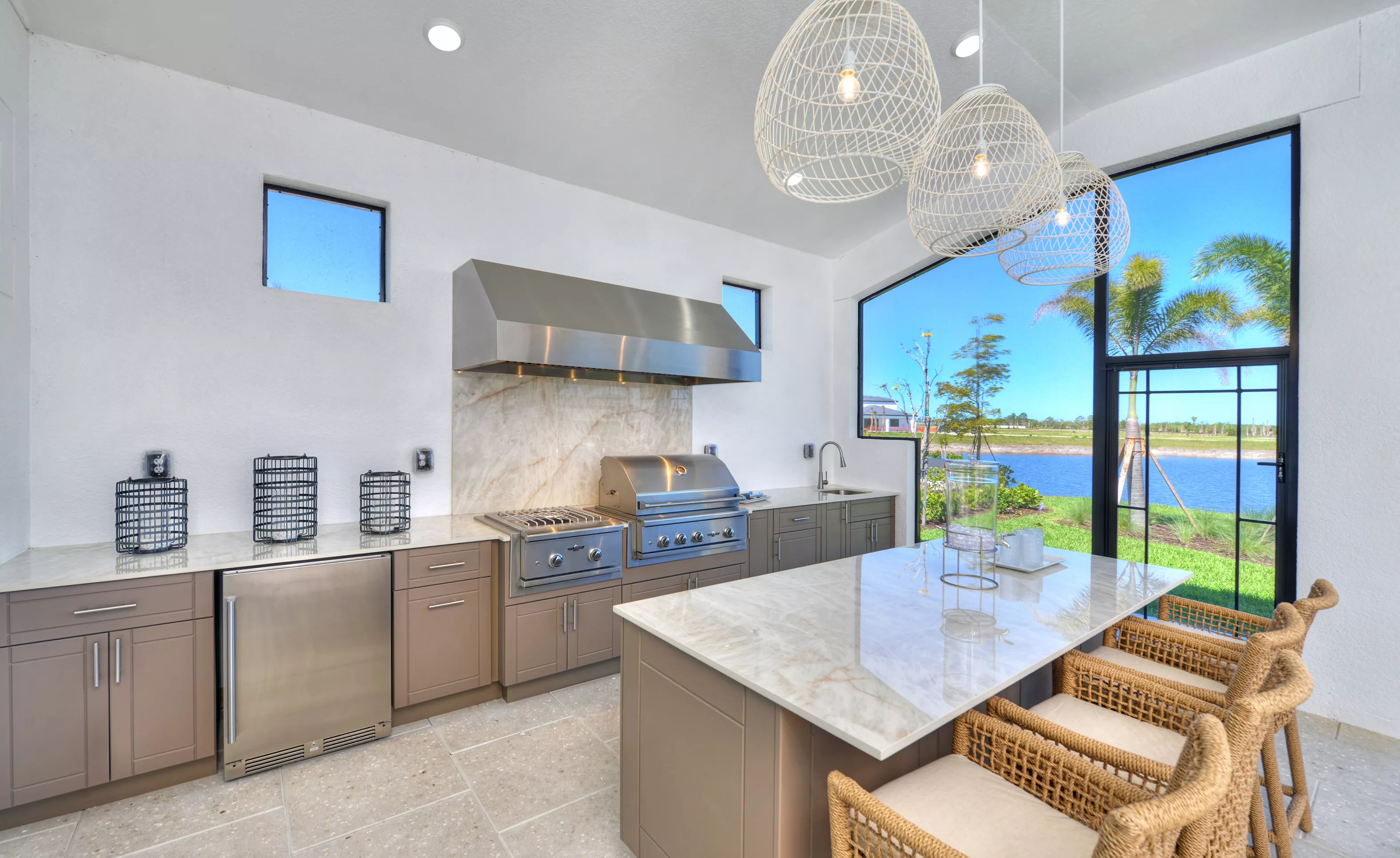 Costa Mesa - Covered Lanai