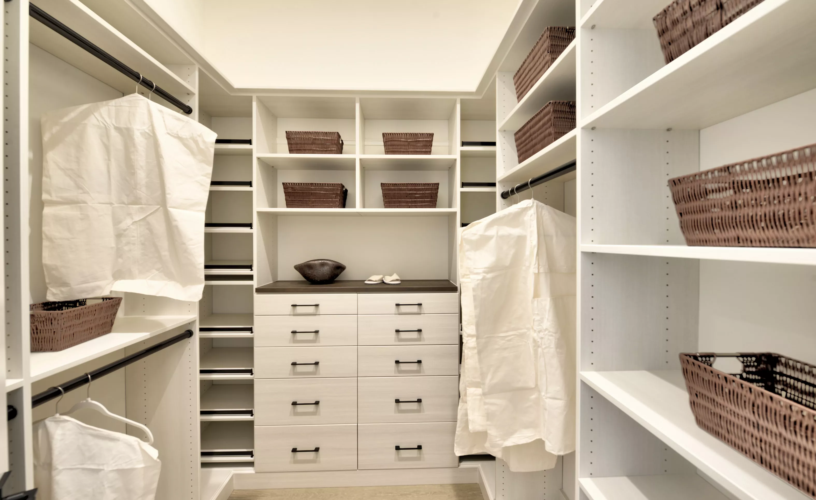 Pablo II - Master Closet