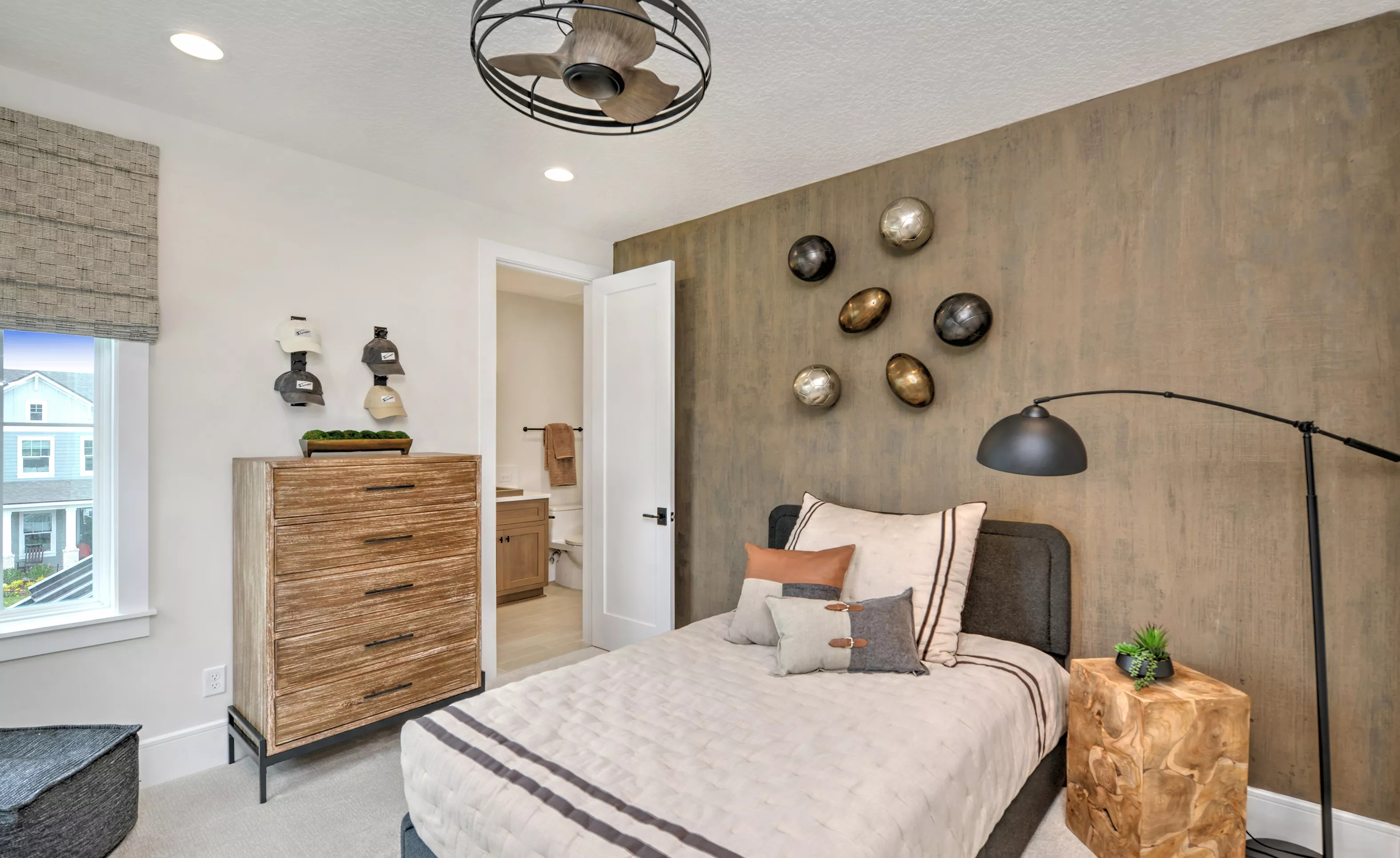 Pablo II - Guest Bedroom