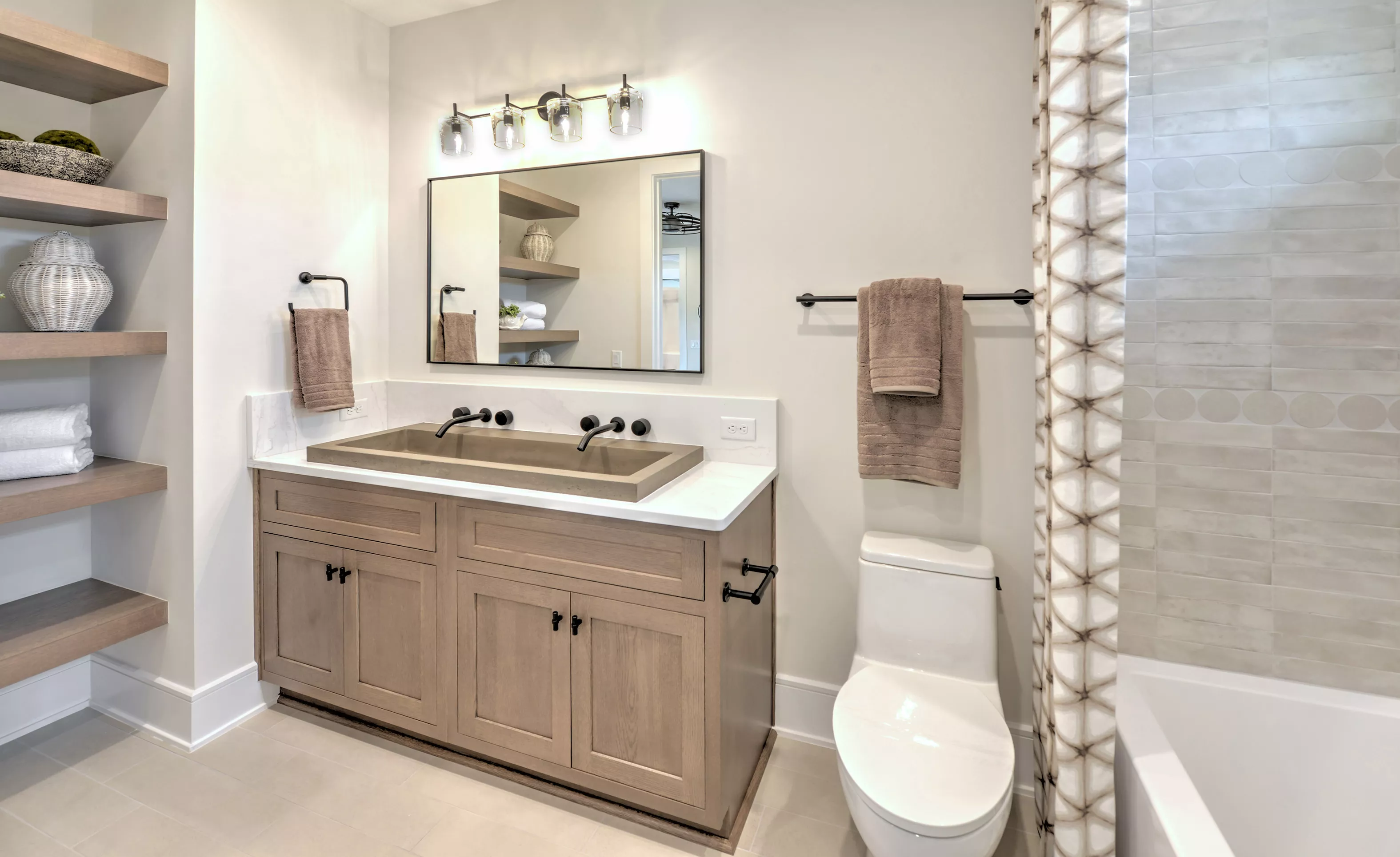 Pablo II - Guest Bathroom