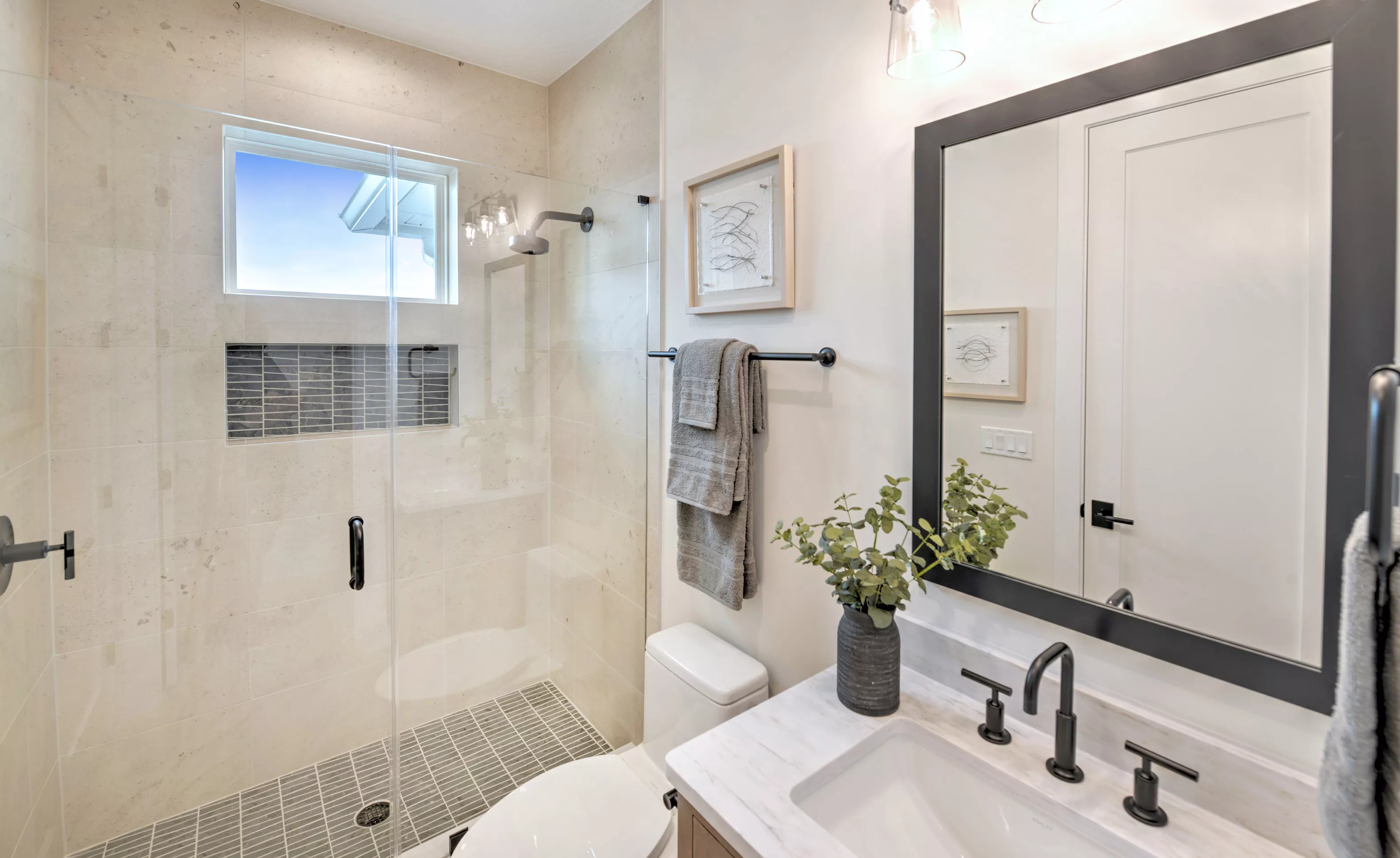 Pablo II - Guest Bathroom