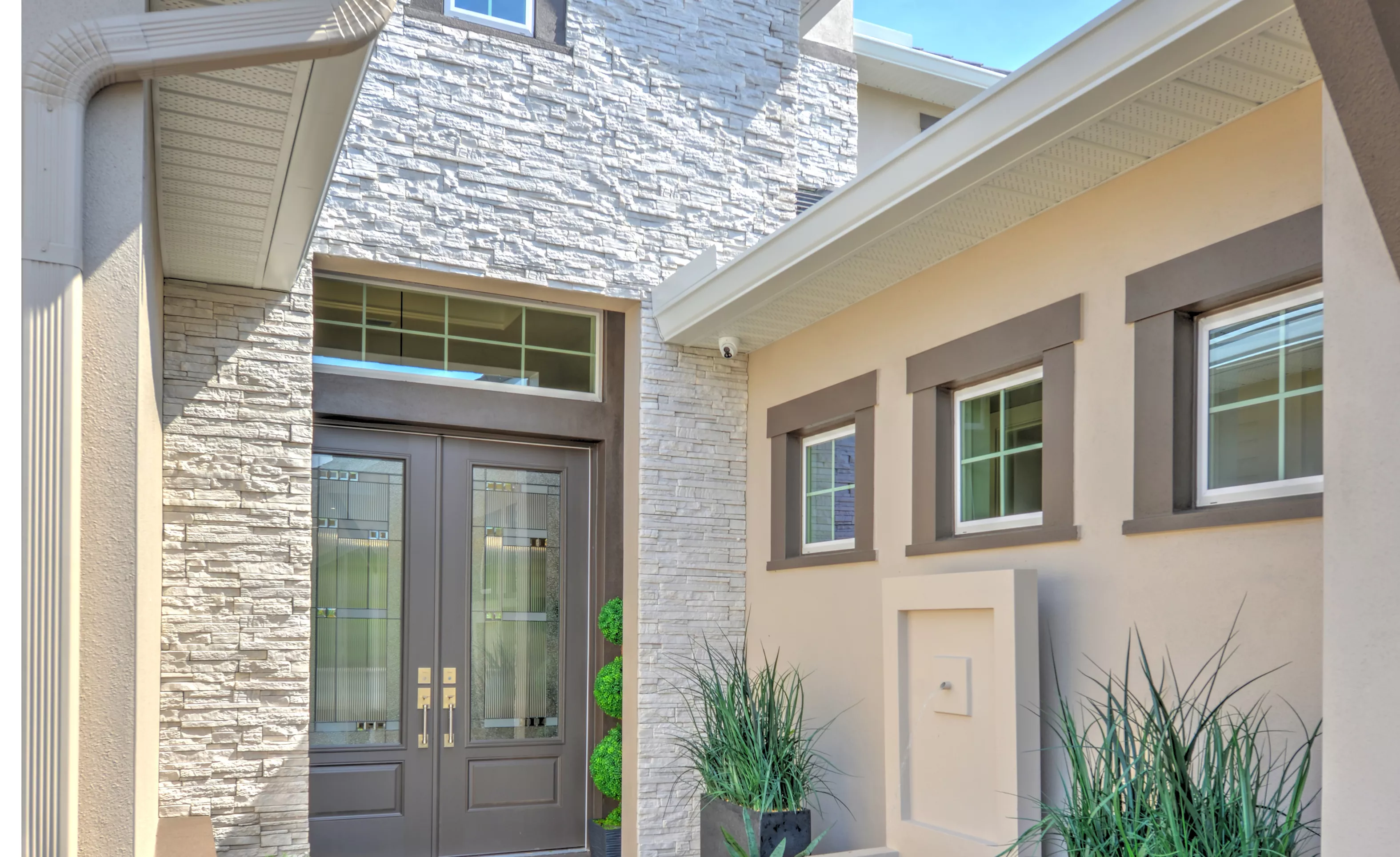 Avina II - Front Porch